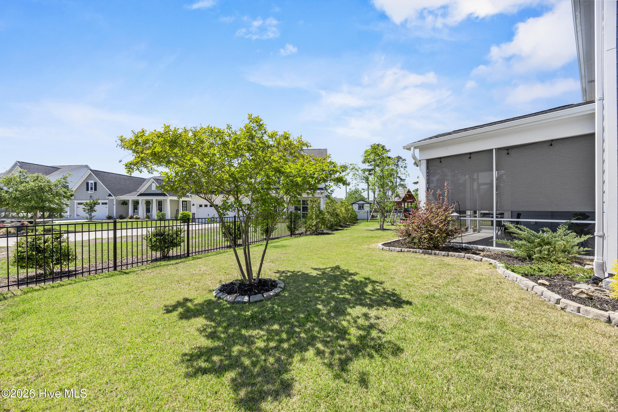 100560002 | Photo 36