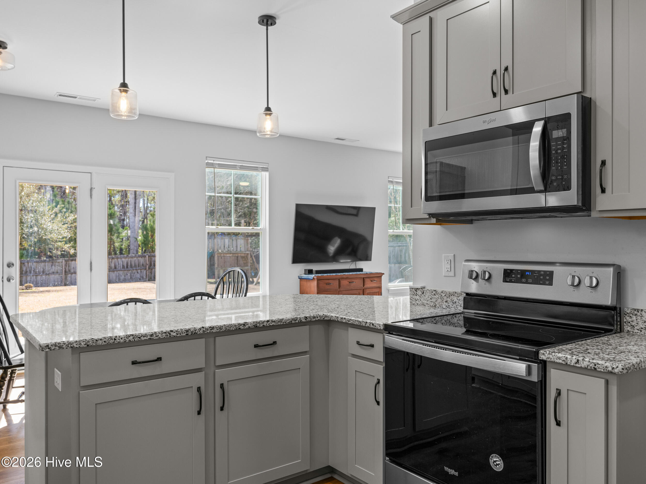 100557695 | Photo 31