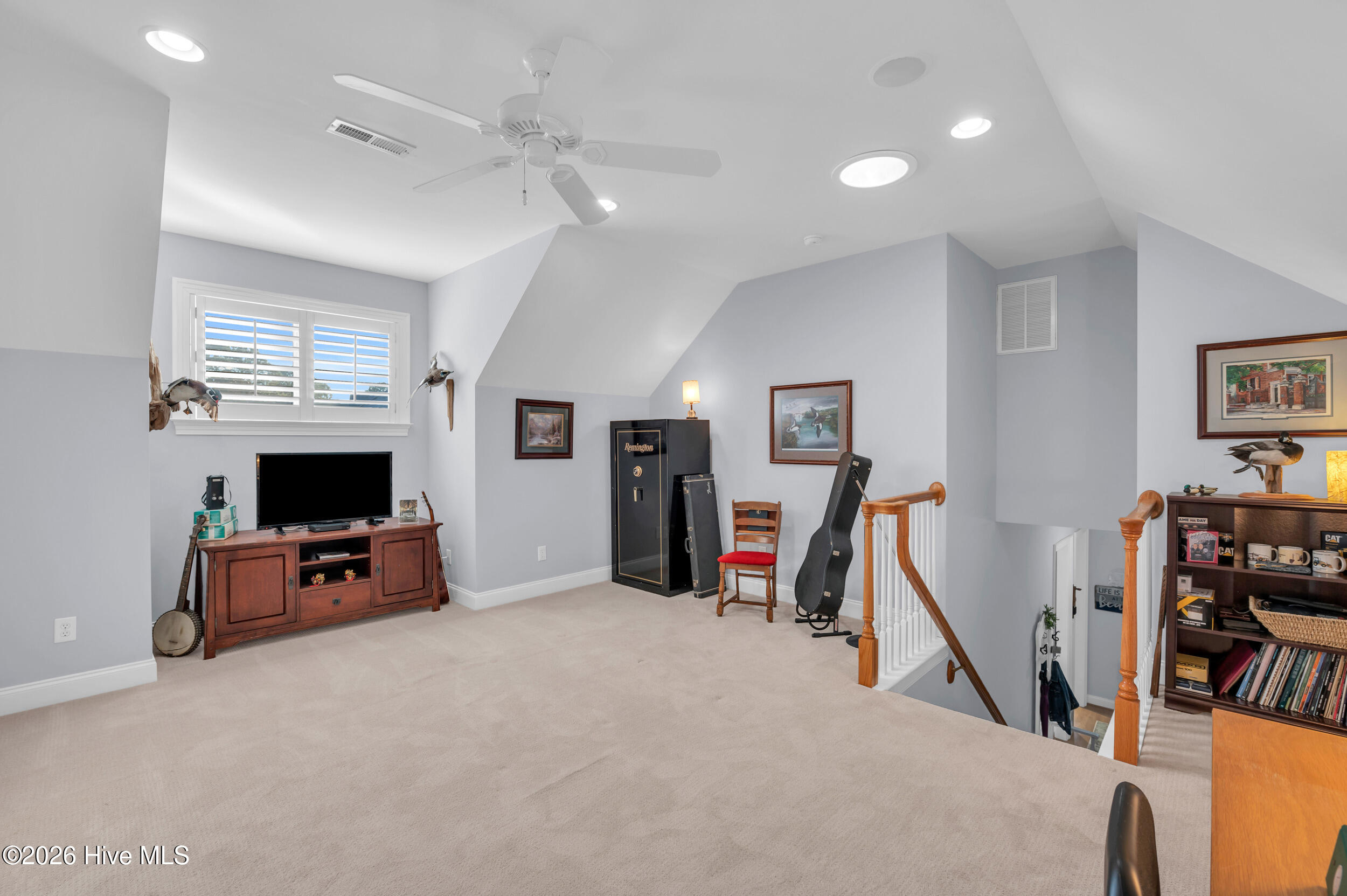 100547693 | Photo 34