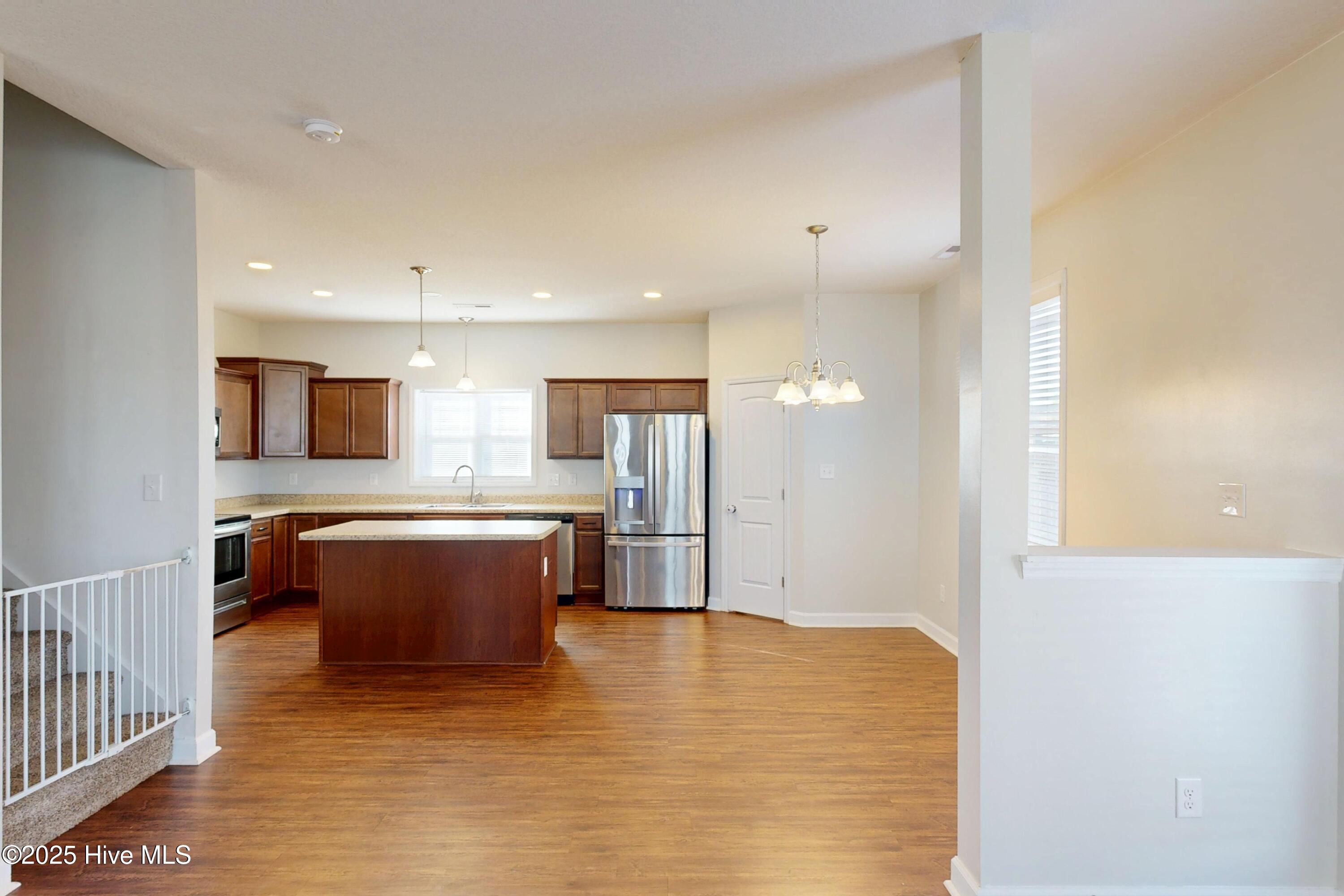 100545262 | Photo 11