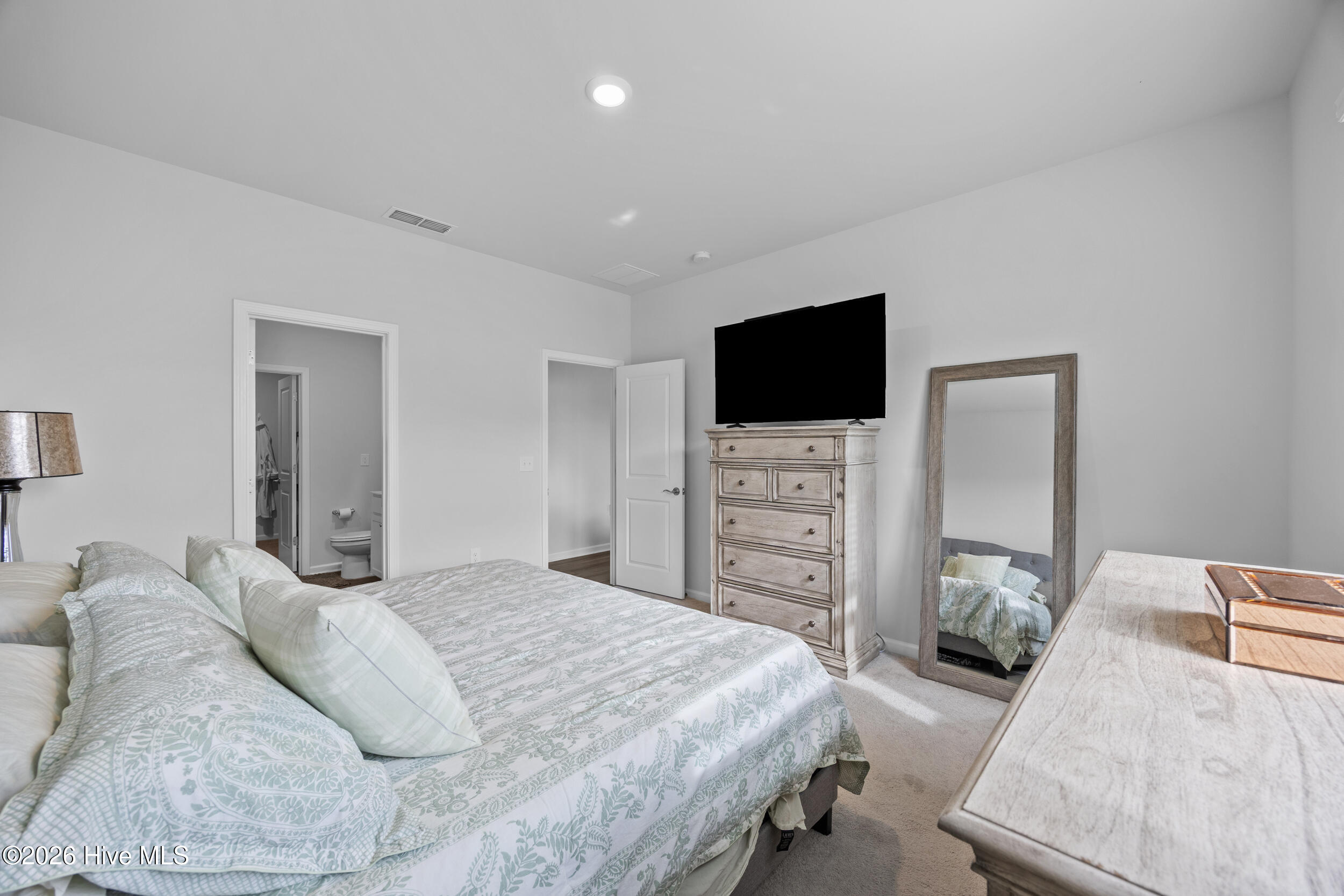 100566801 | Photo 27