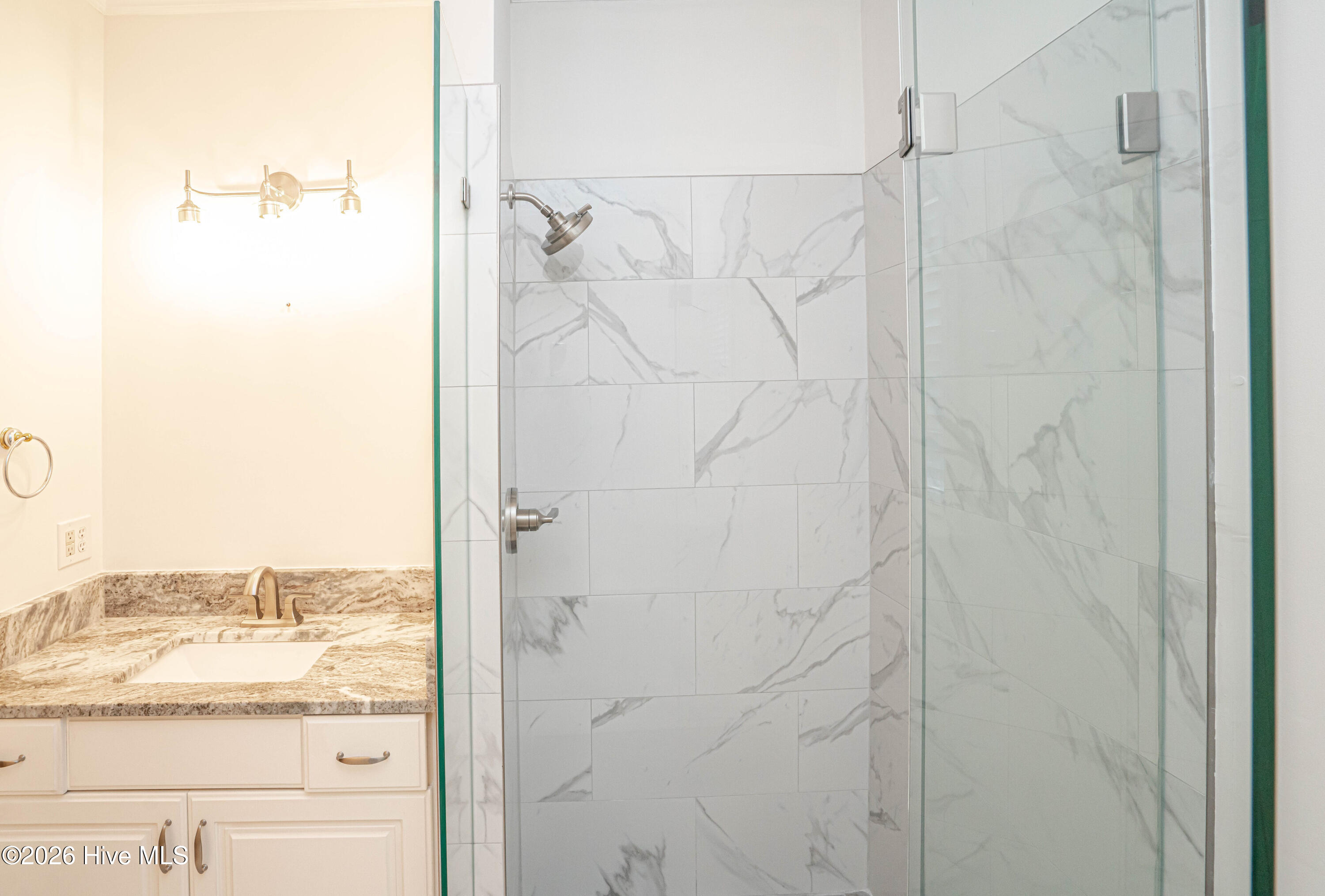 100553430 | Photo 55