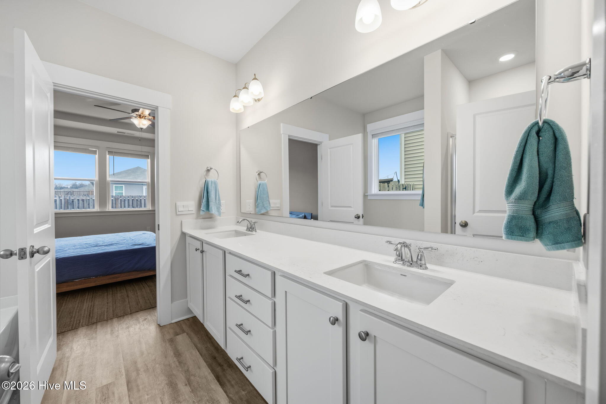 100557752 | Photo 23