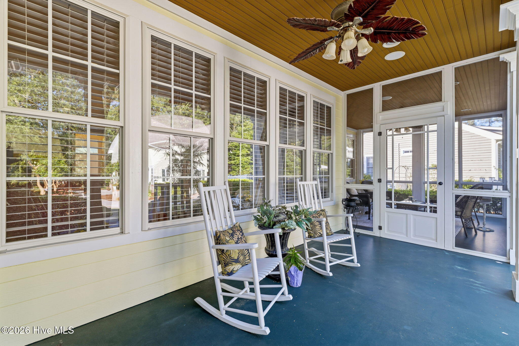 100570394 | Photo 82