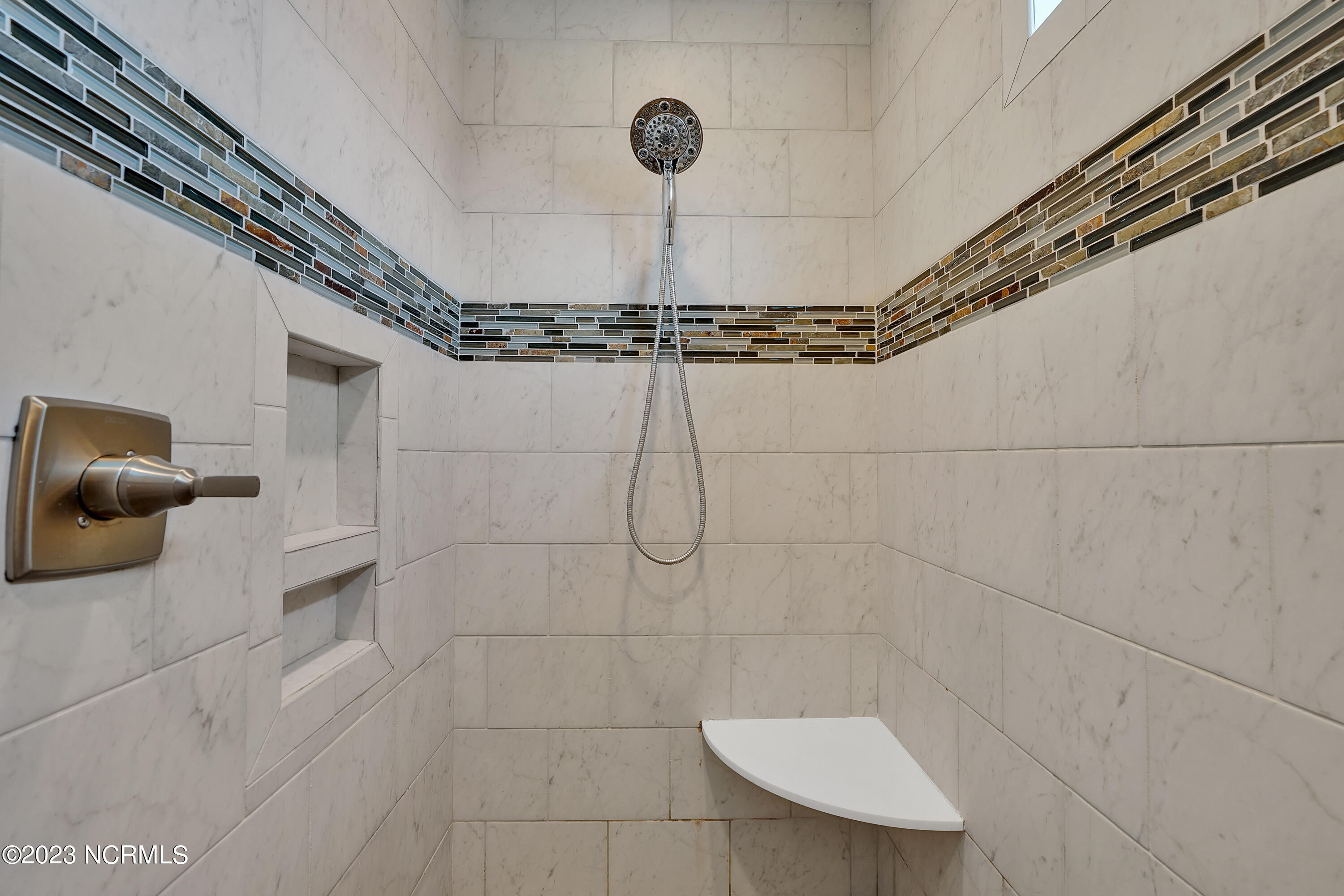 100558730 | Photo 38