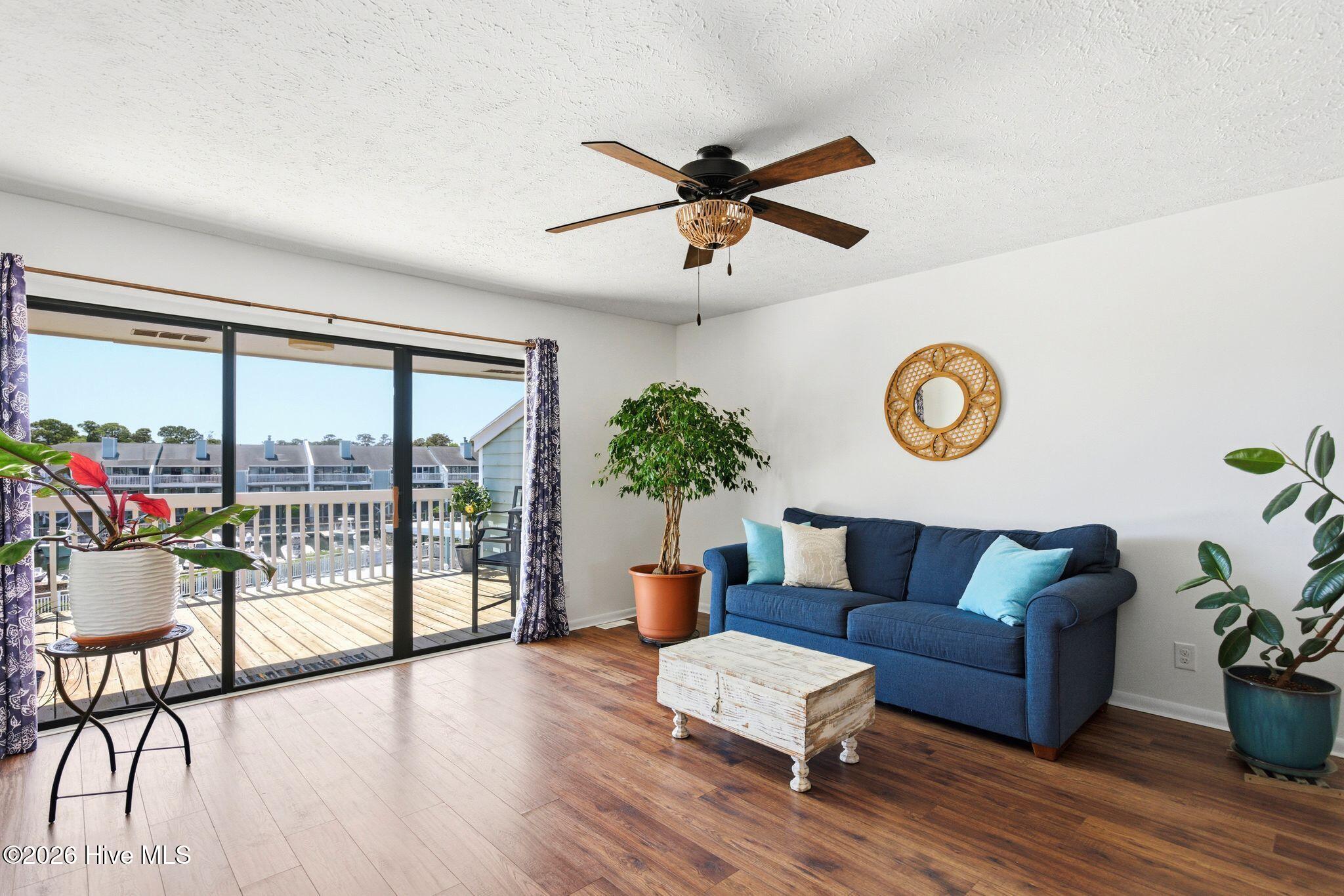 100568885 | Photo 16