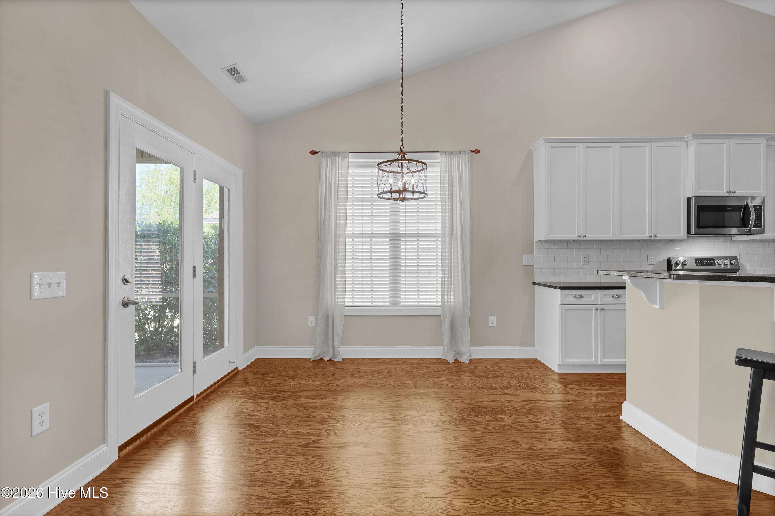 100567268 | Photo 16