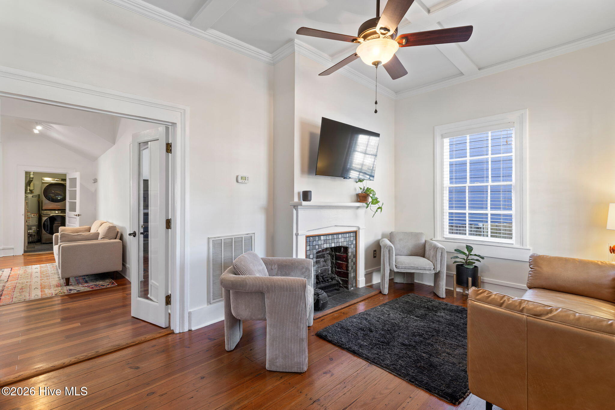 100550239 | Photo 11