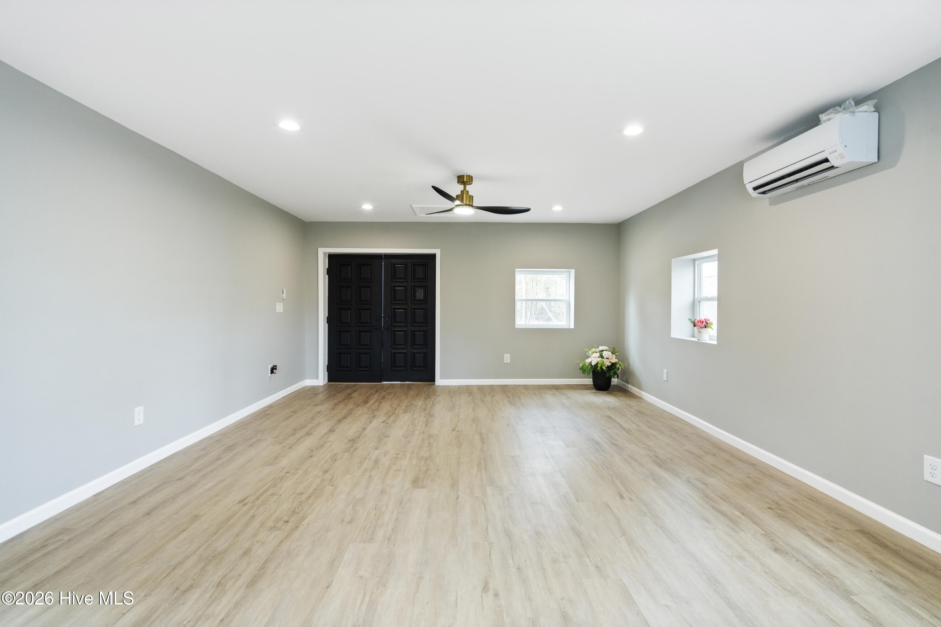 100556703 | Photo 22