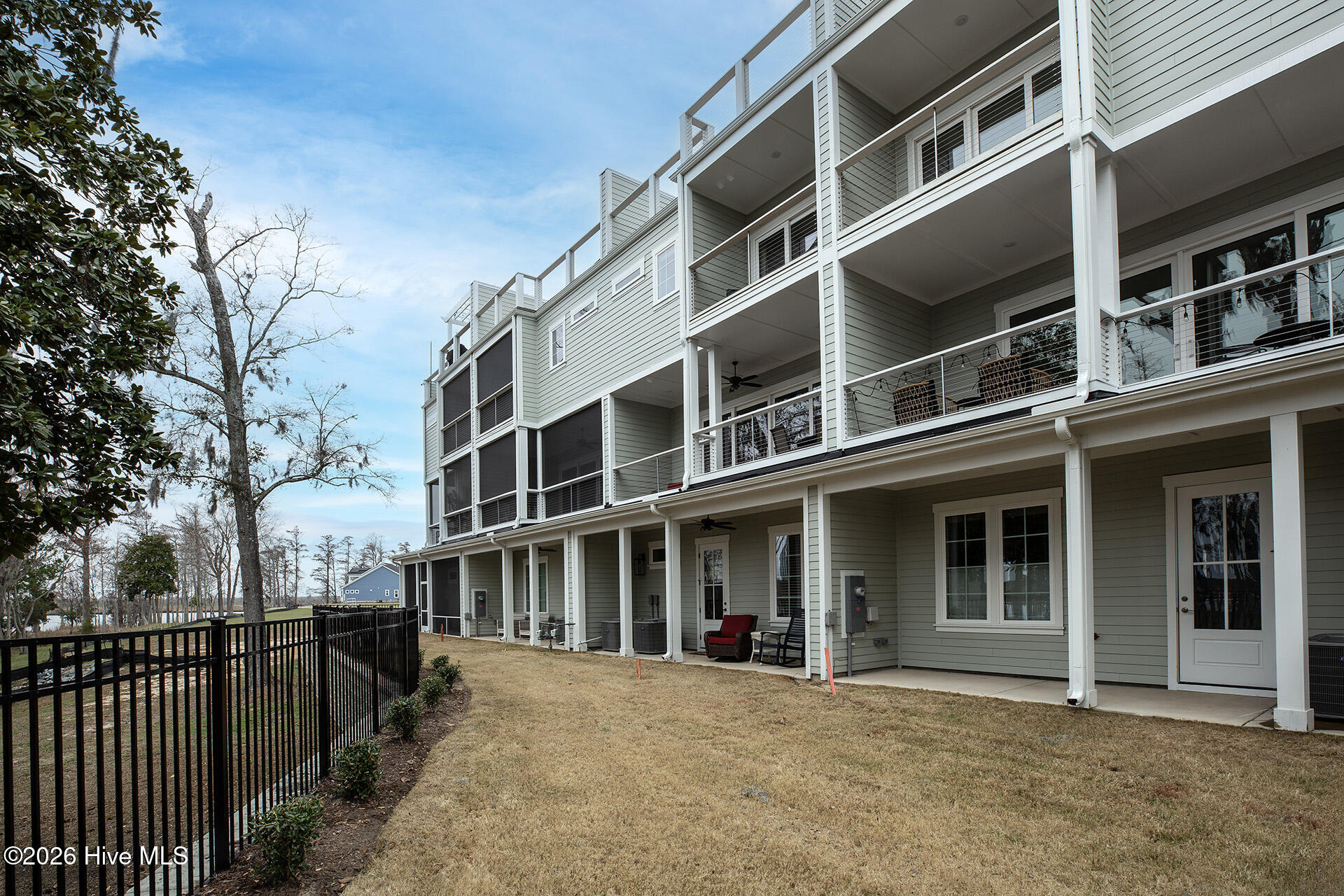 100563450 | Photo 54