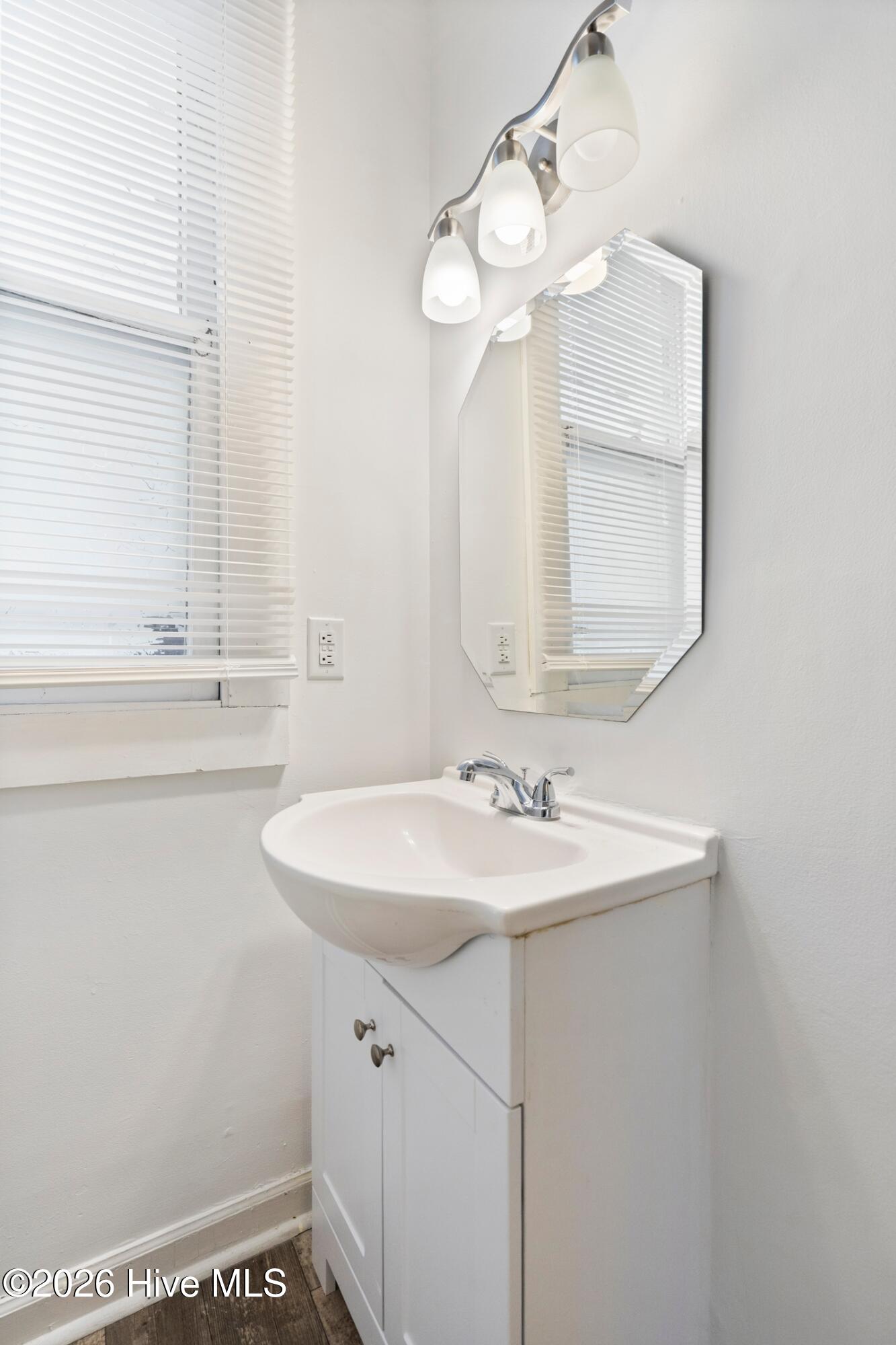 100549514 | Photo 33