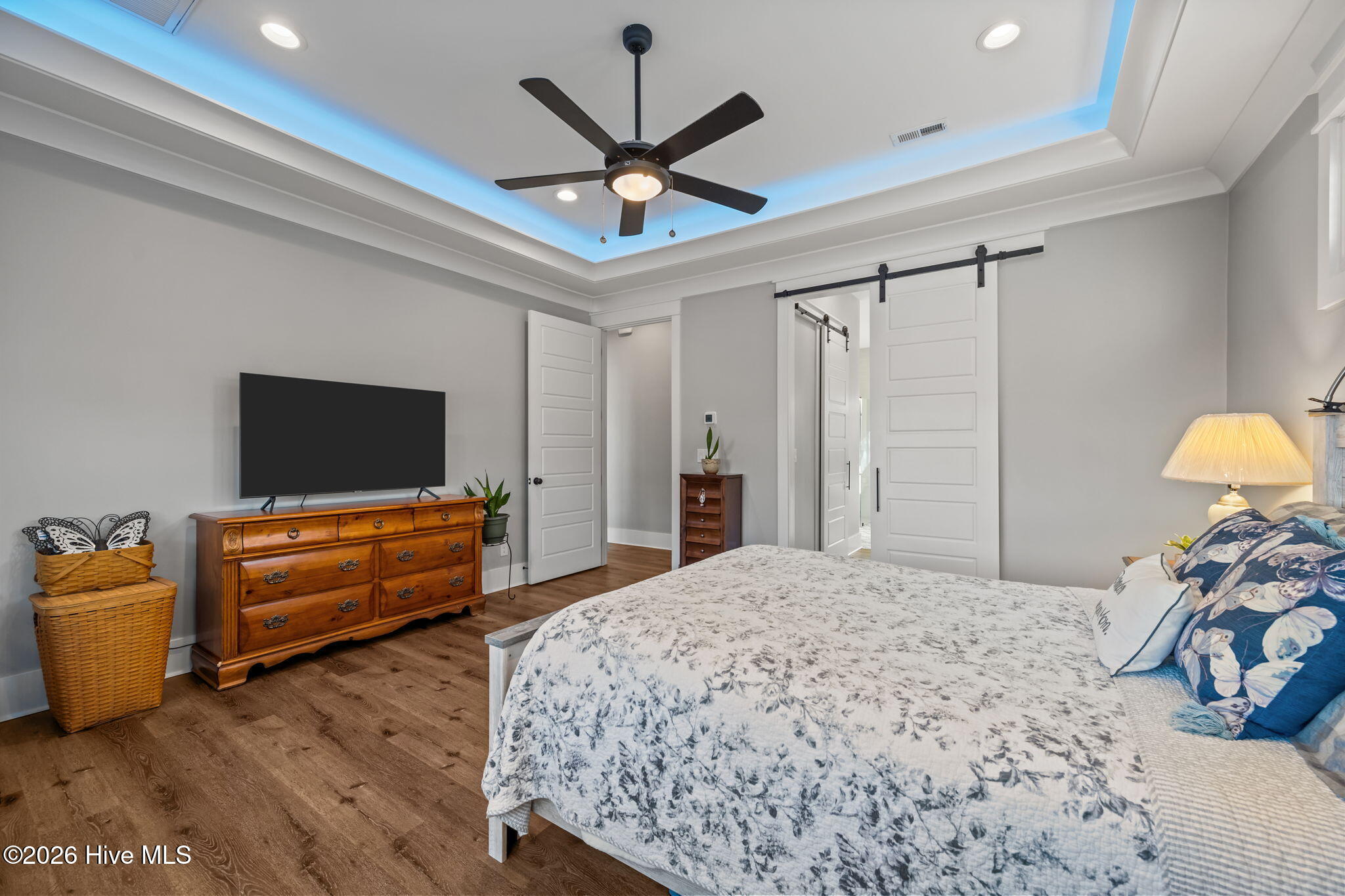 100555870 | Photo 25