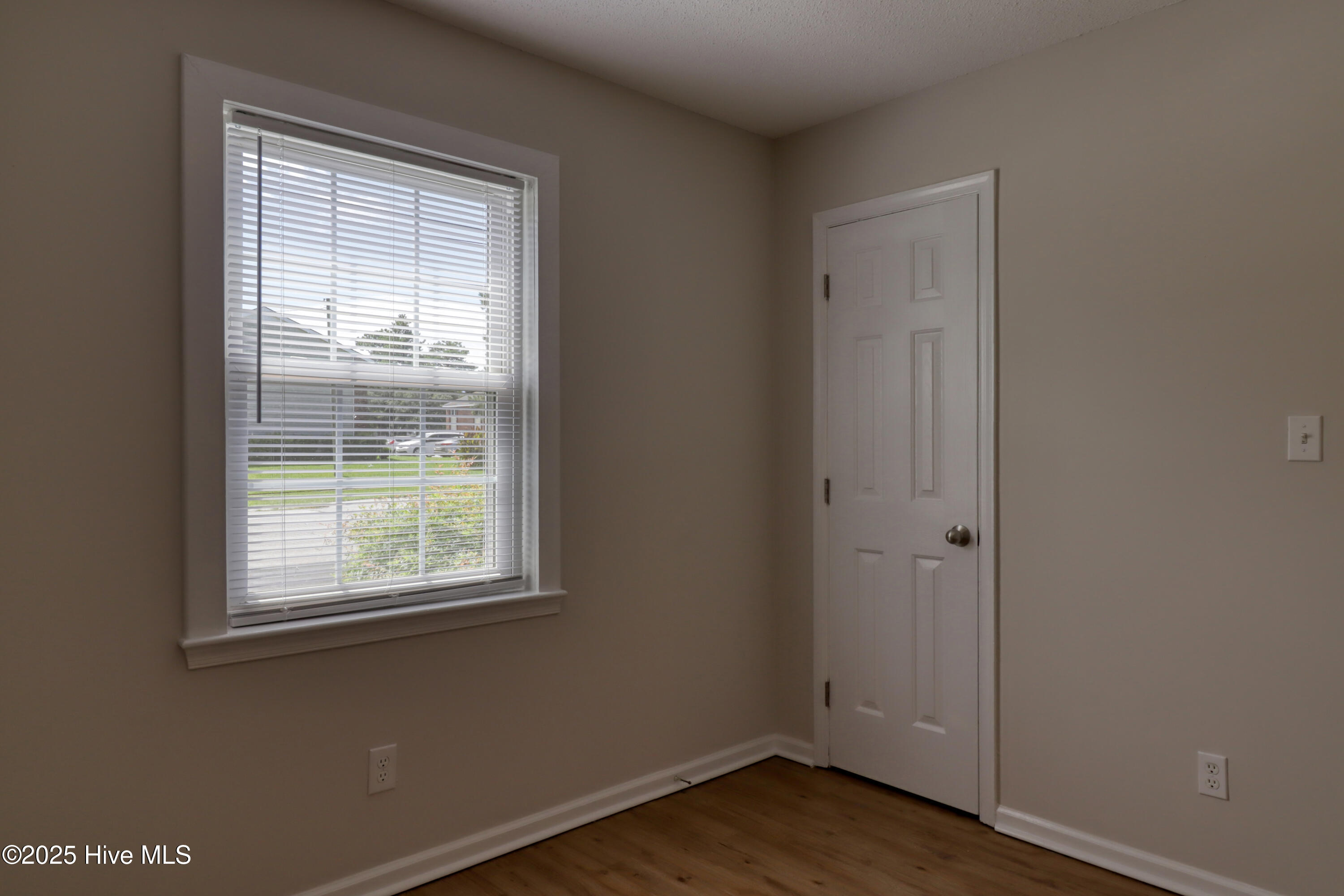 100557639 | Photo 12