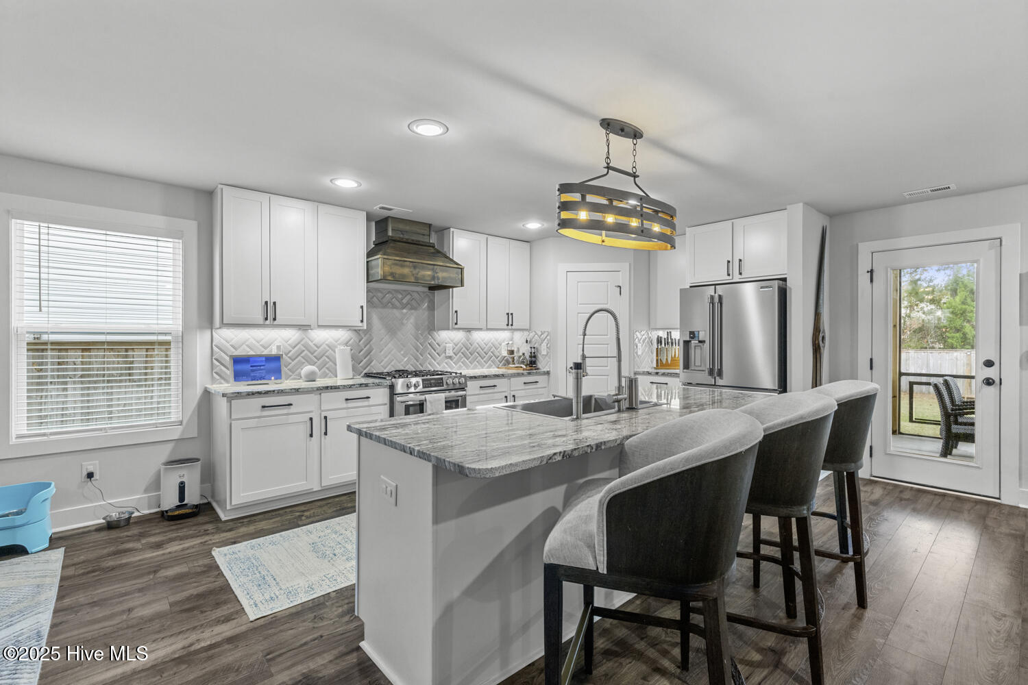 100543242 | Photo 11