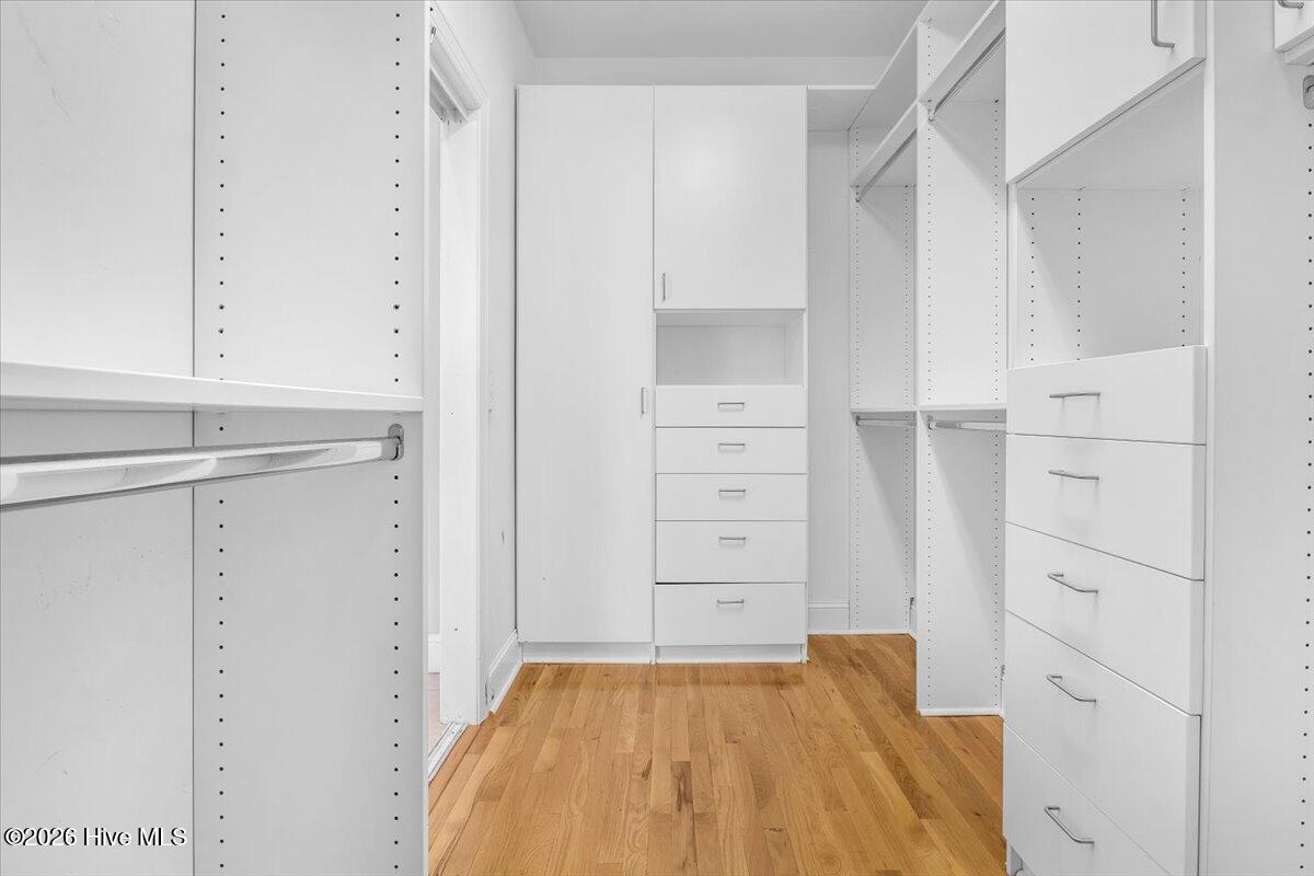 100564445 | Photo 29