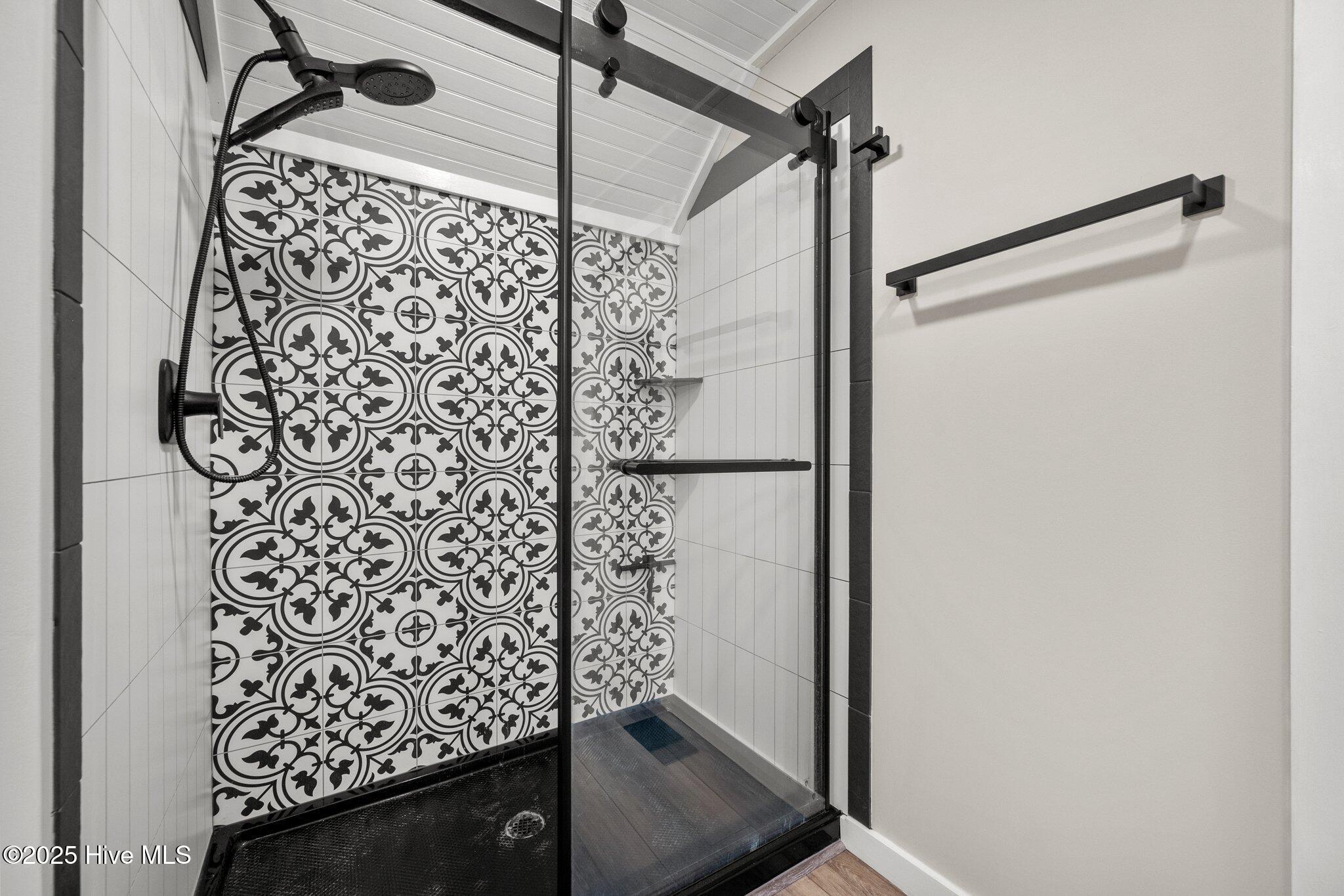 100547539 | Photo 30