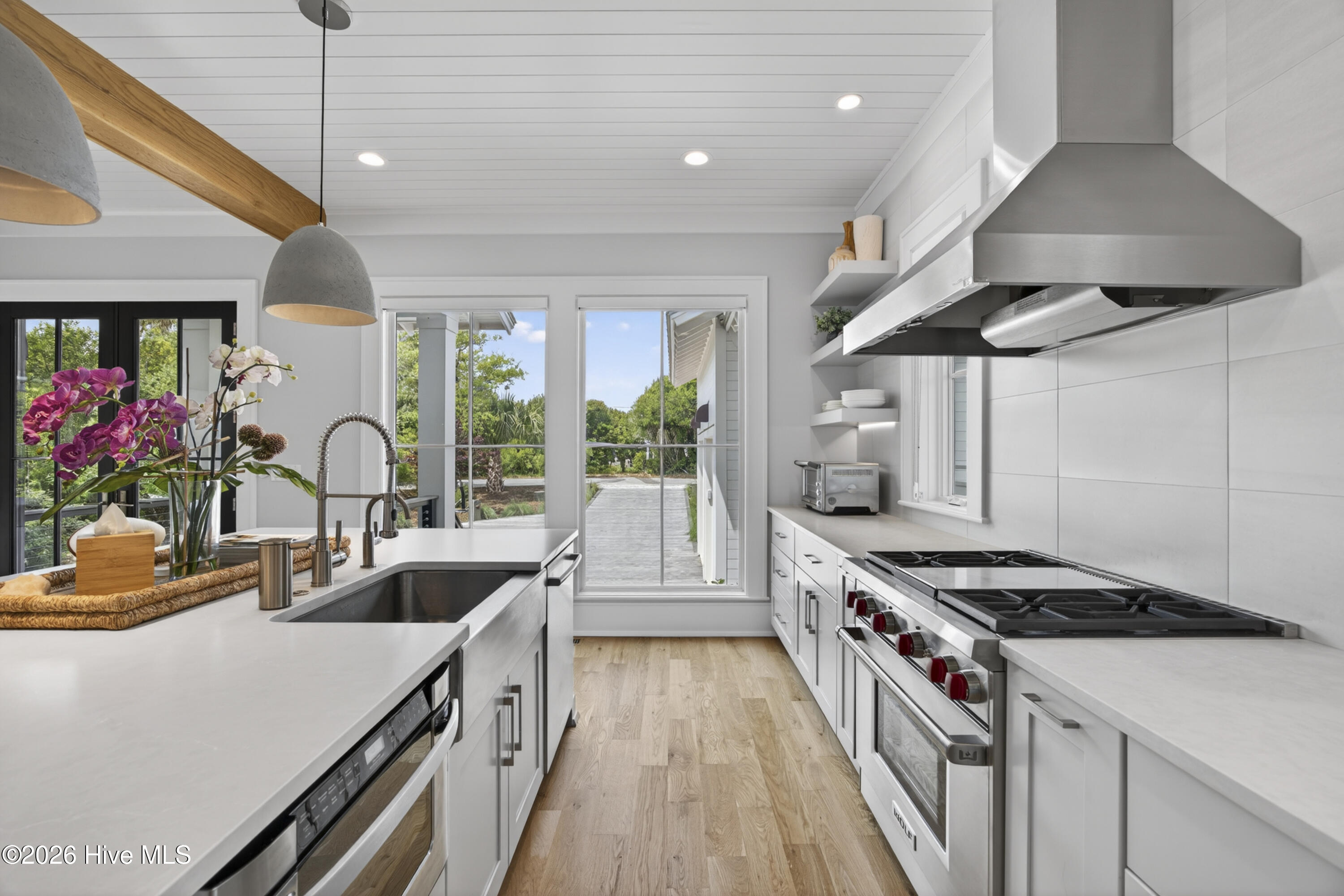 100566186 | Photo 19