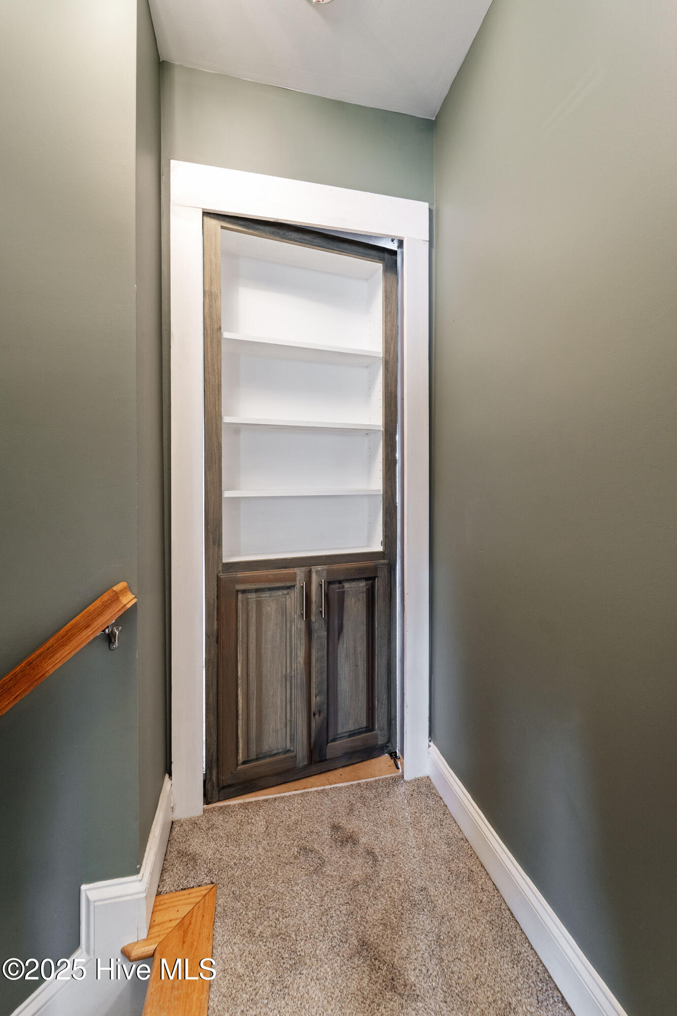 100544127 | Photo 46