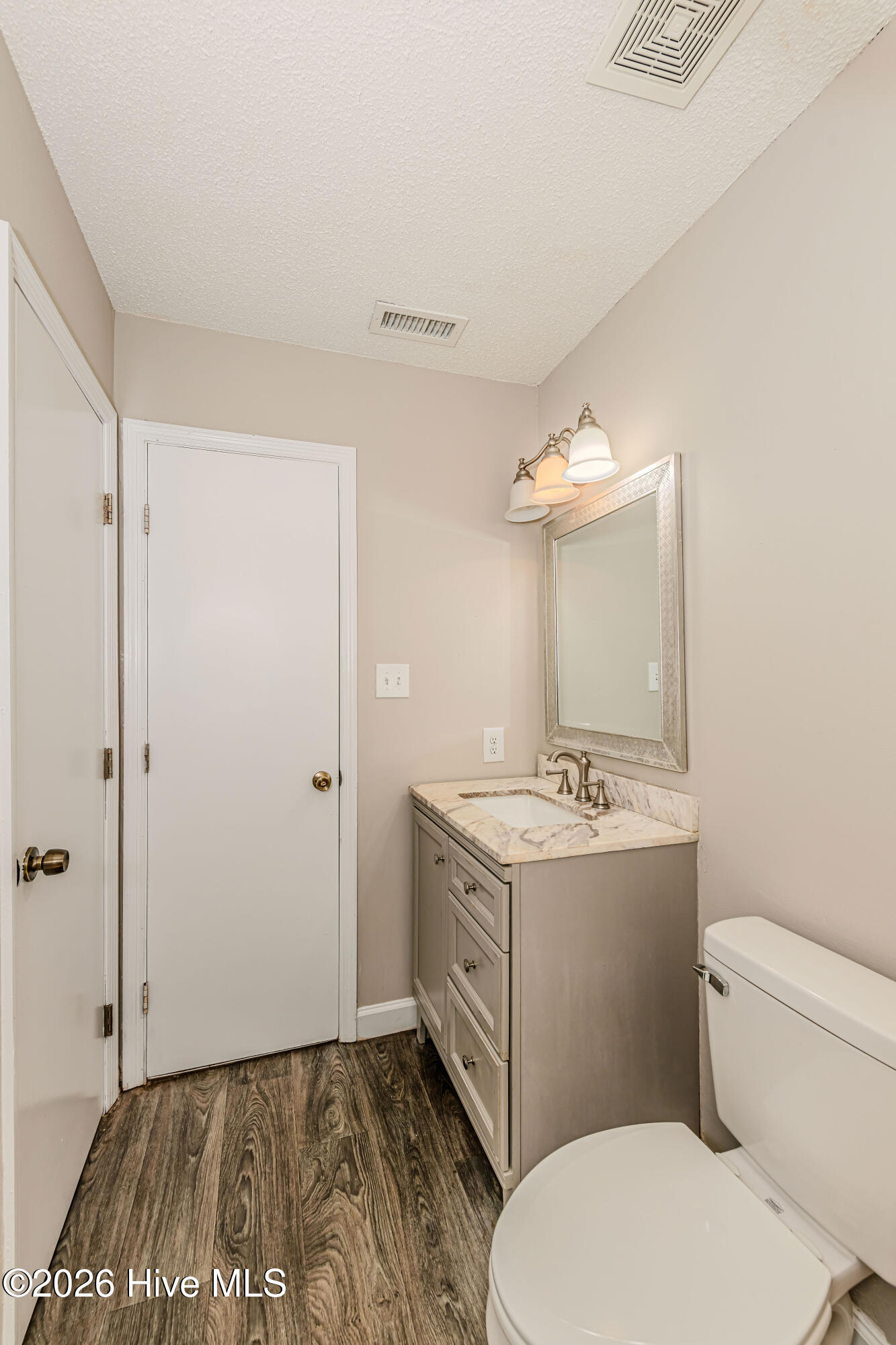 100568106 | Photo 54