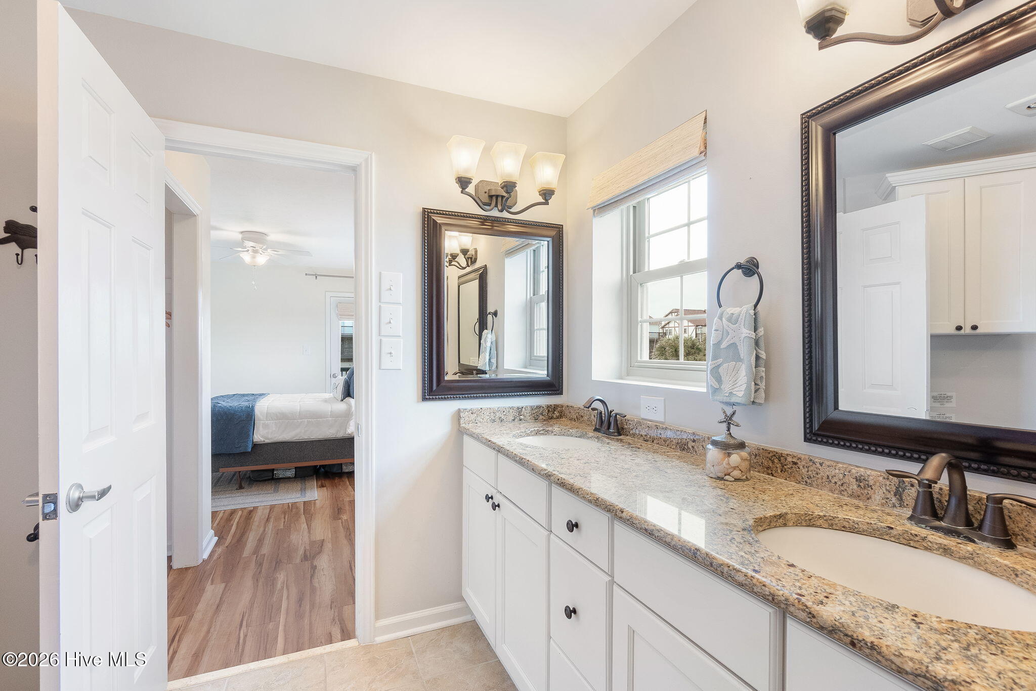 100548451 | Photo 18