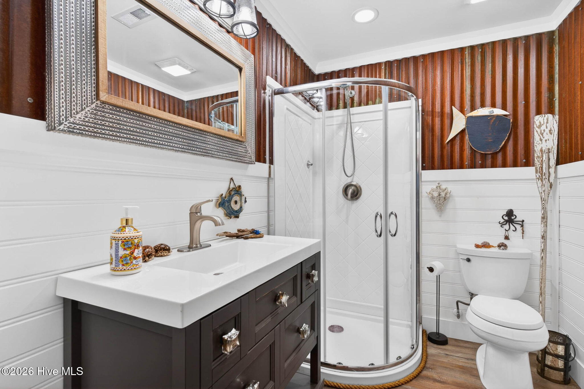 100568923 | Photo 35