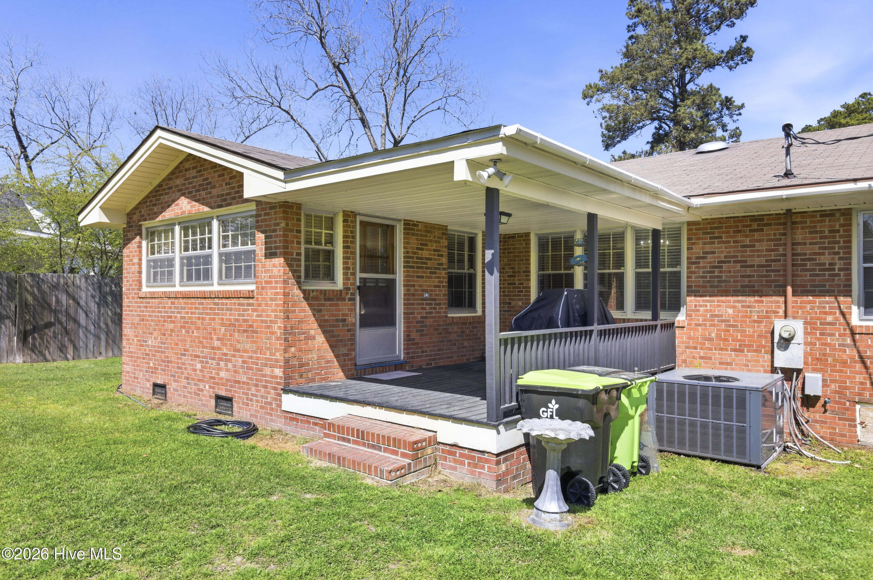 100561797 | Photo 10