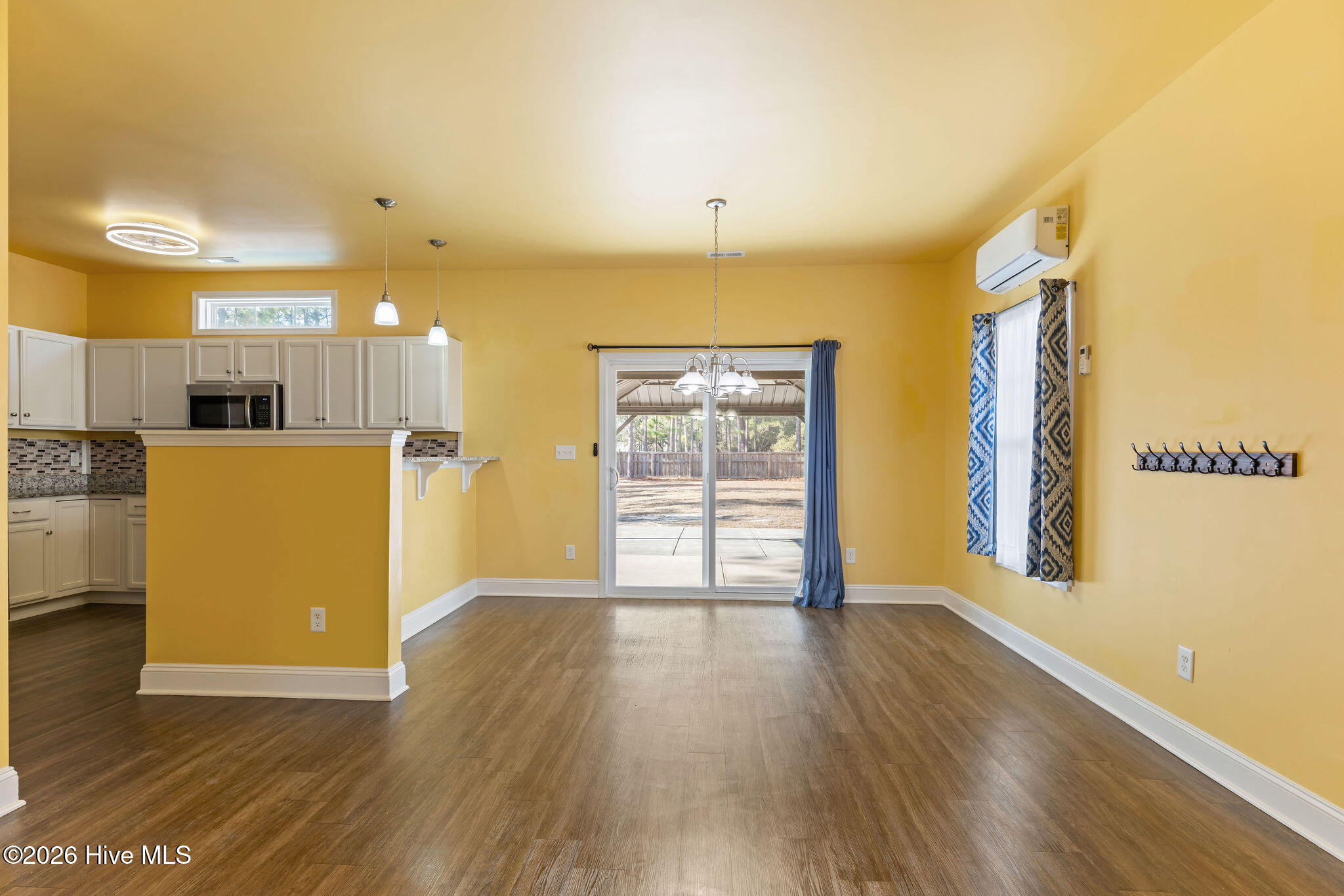 100548283 | Photo 11