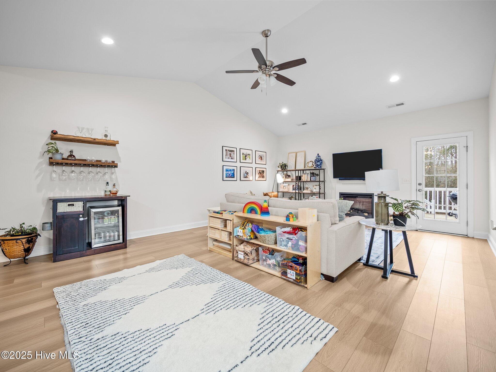 100565720 | Photo 27