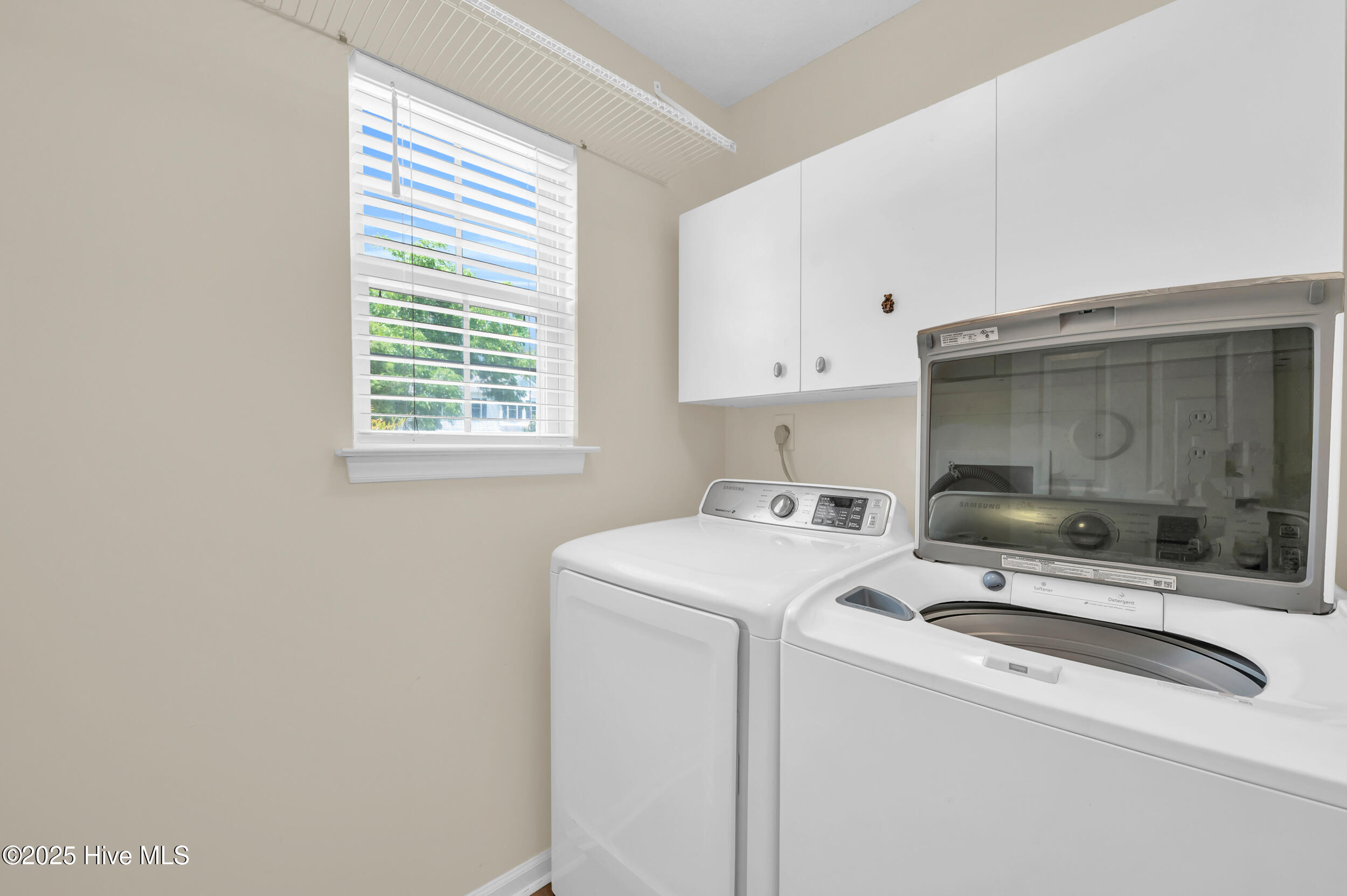 100532277 | Photo 40