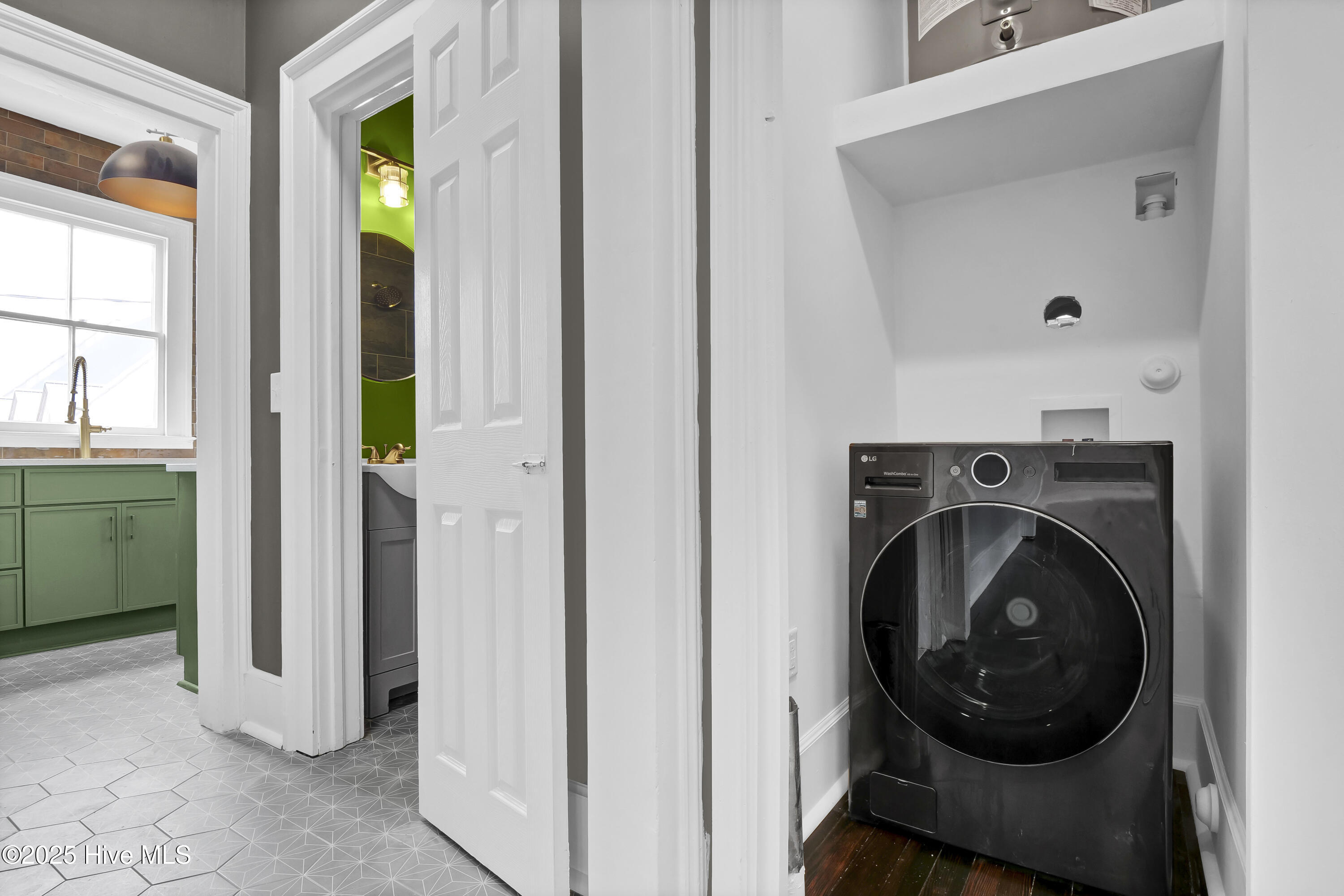 100529897 | Photo 21