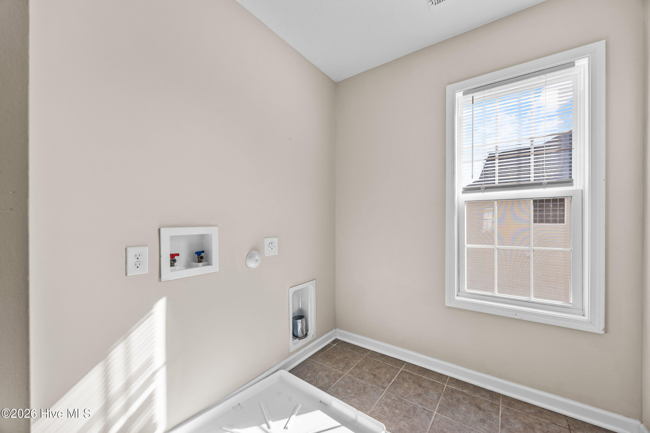 100548661 | Photo 45