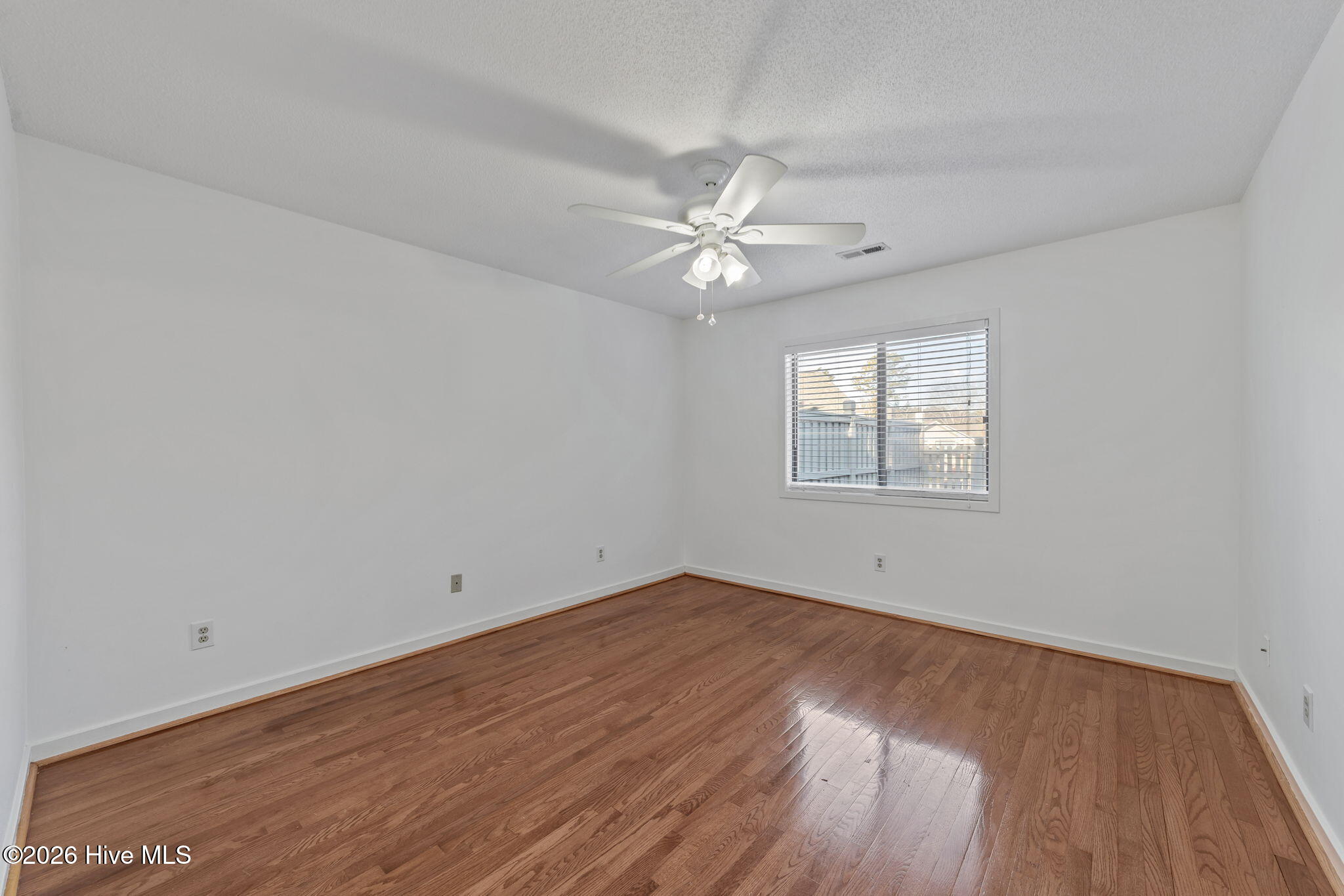 100553708 | Photo 15