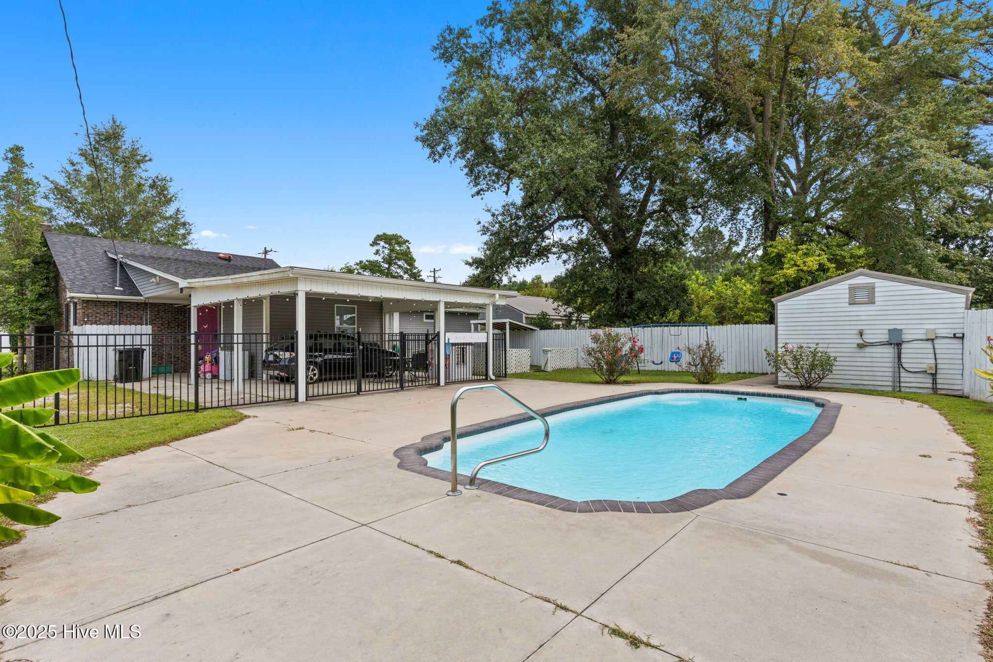 100527355 | Photo 43