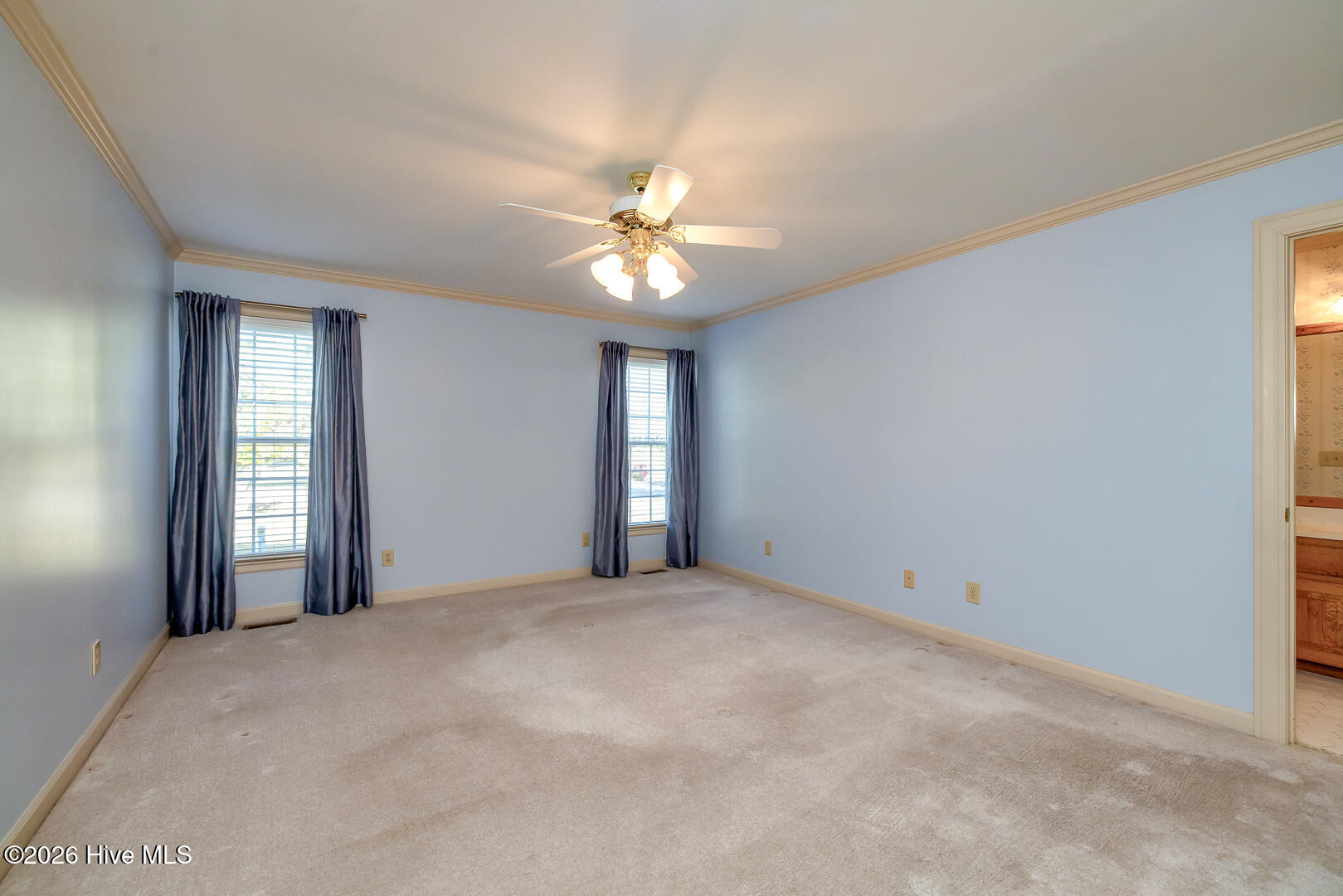 100570429 | Photo 34