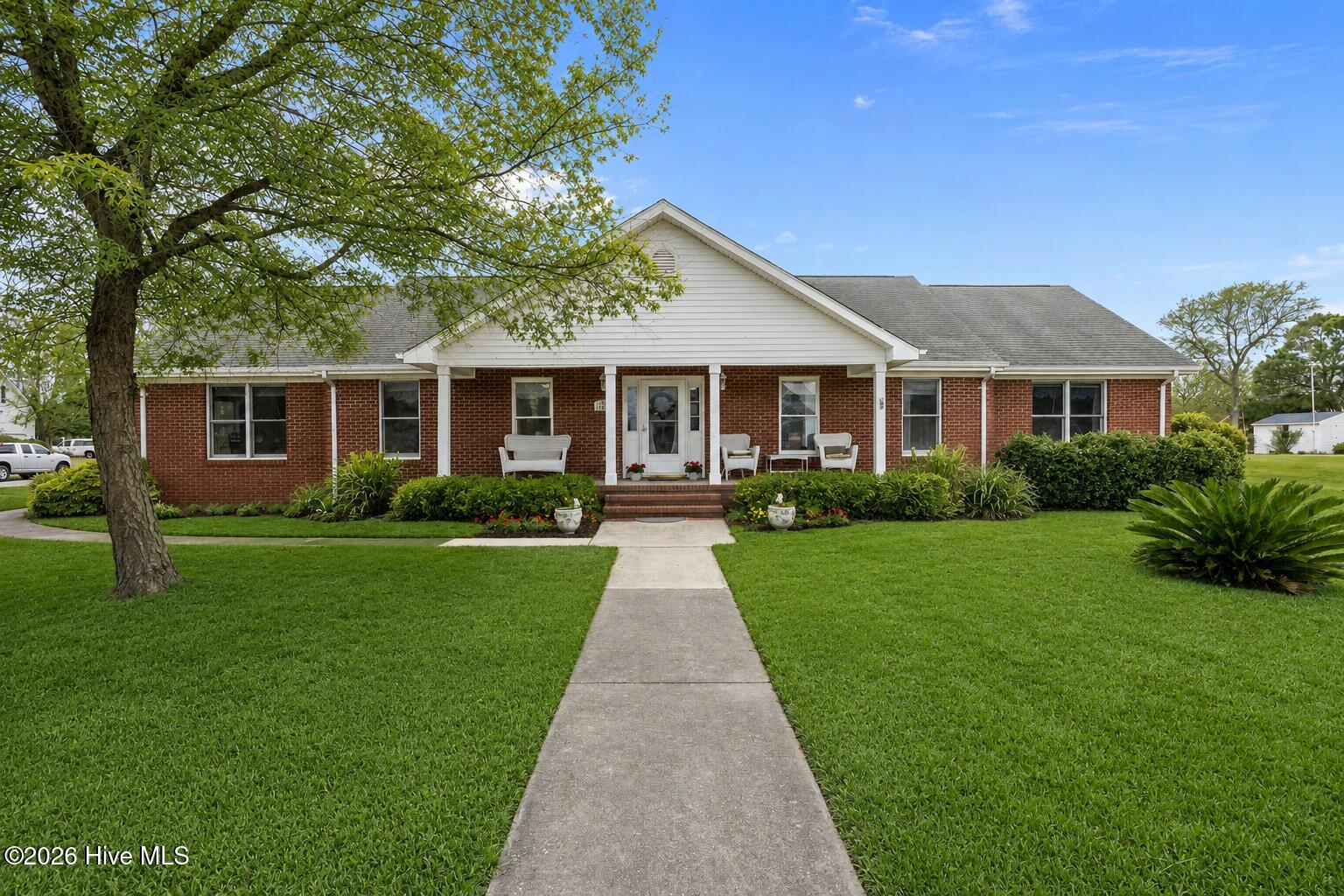 1601 River Bluff 