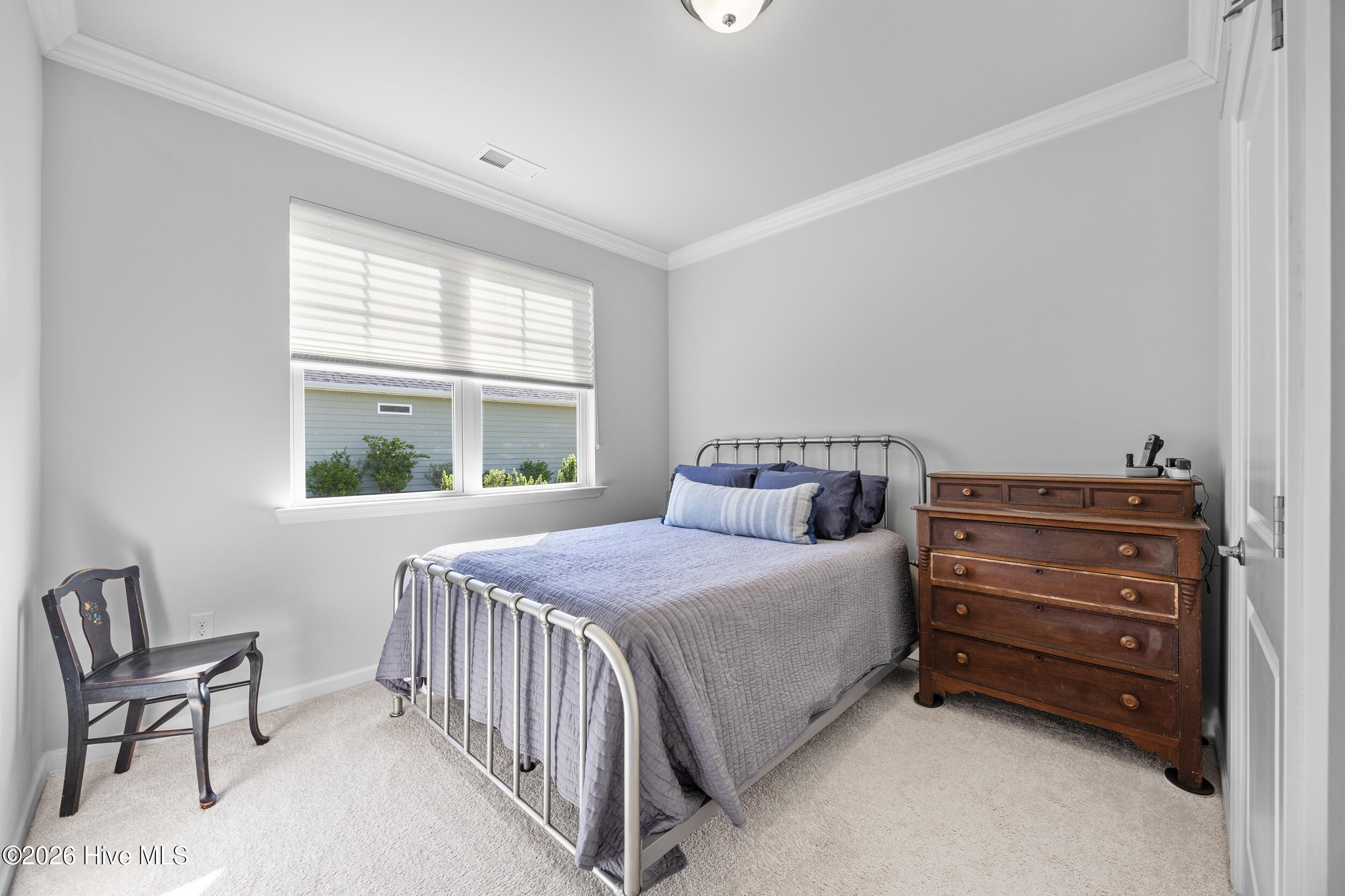 100570393 | Photo 18