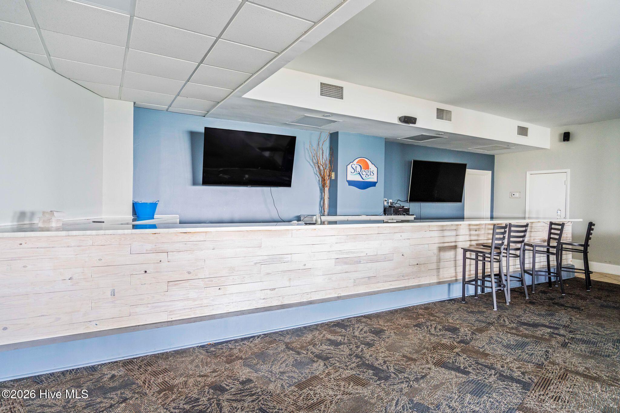 100564198 | Photo 40