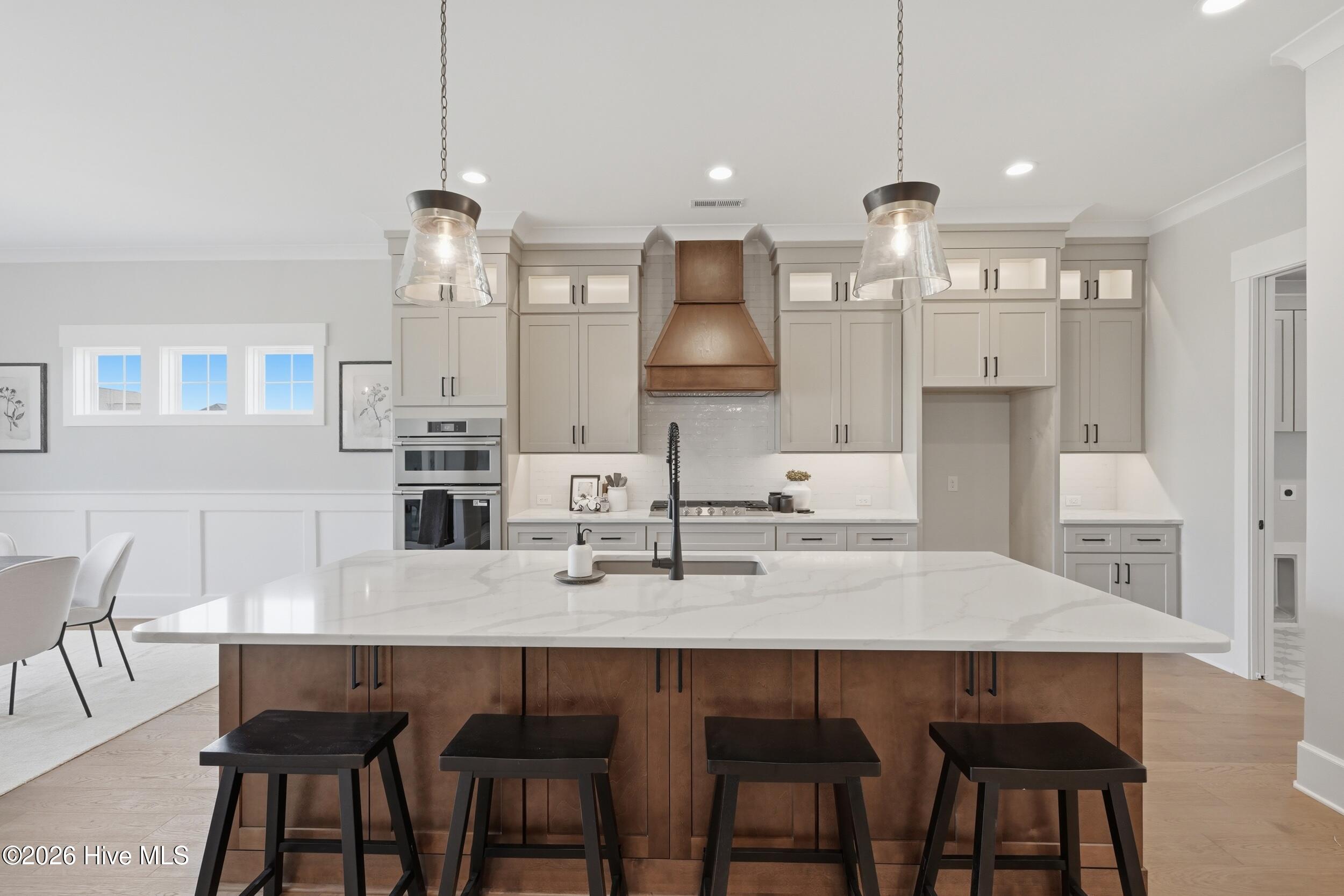 100567785 | Photo 26