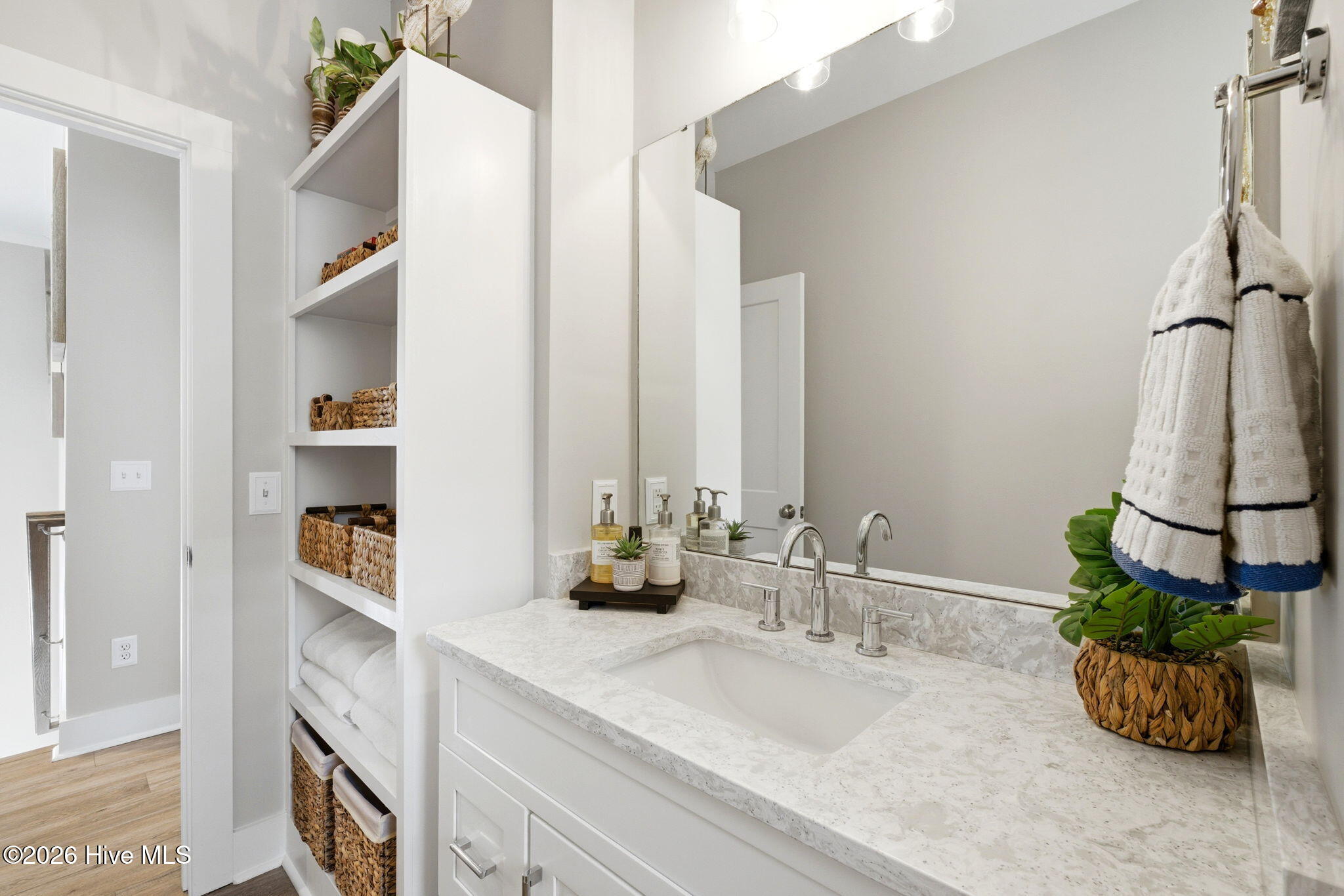 100567990 | Photo 18