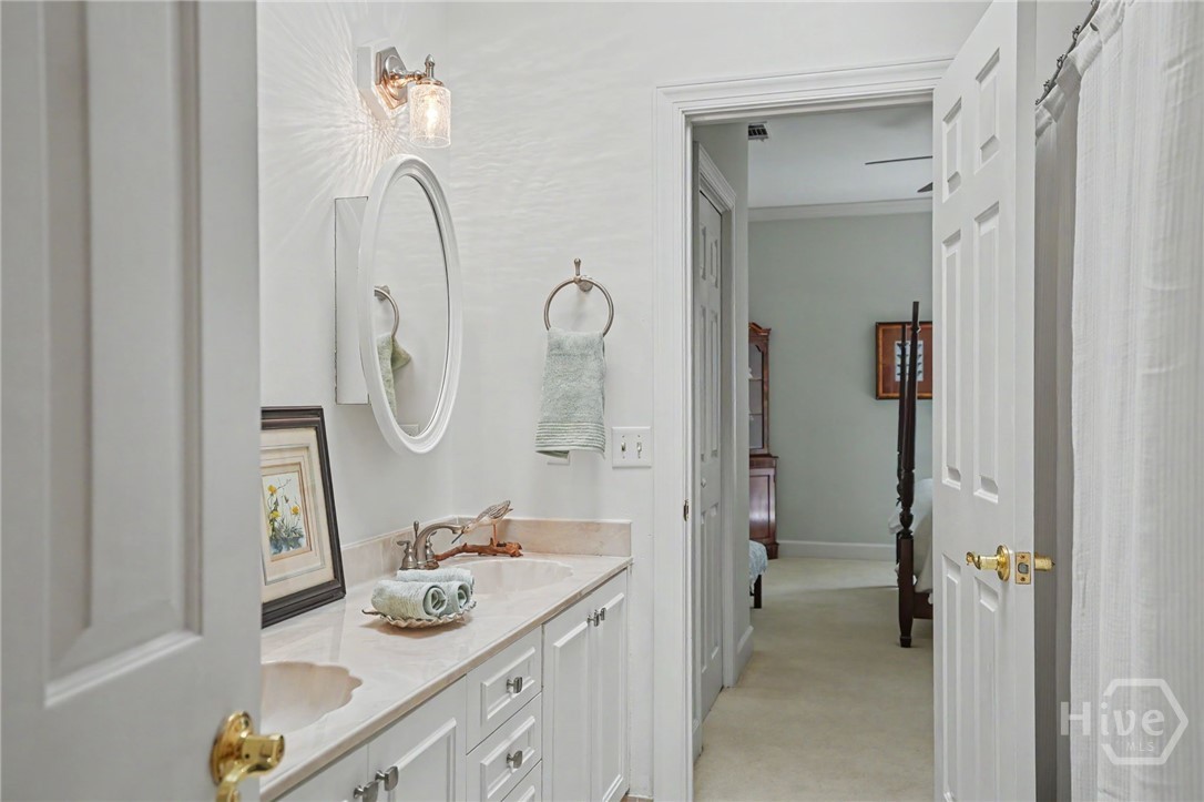 2nd Jack & Jill bath with tub