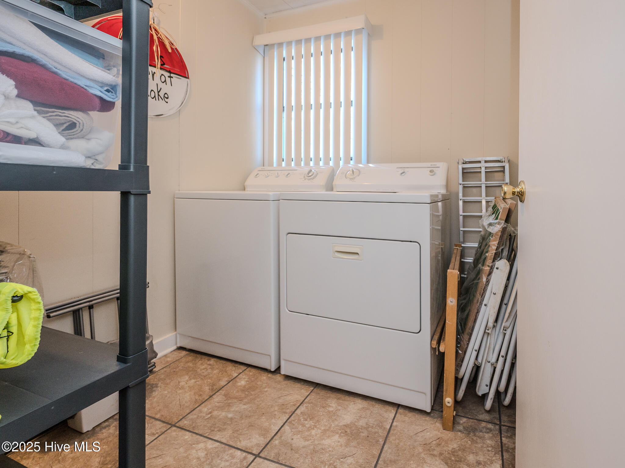 100560195 | Photo 30