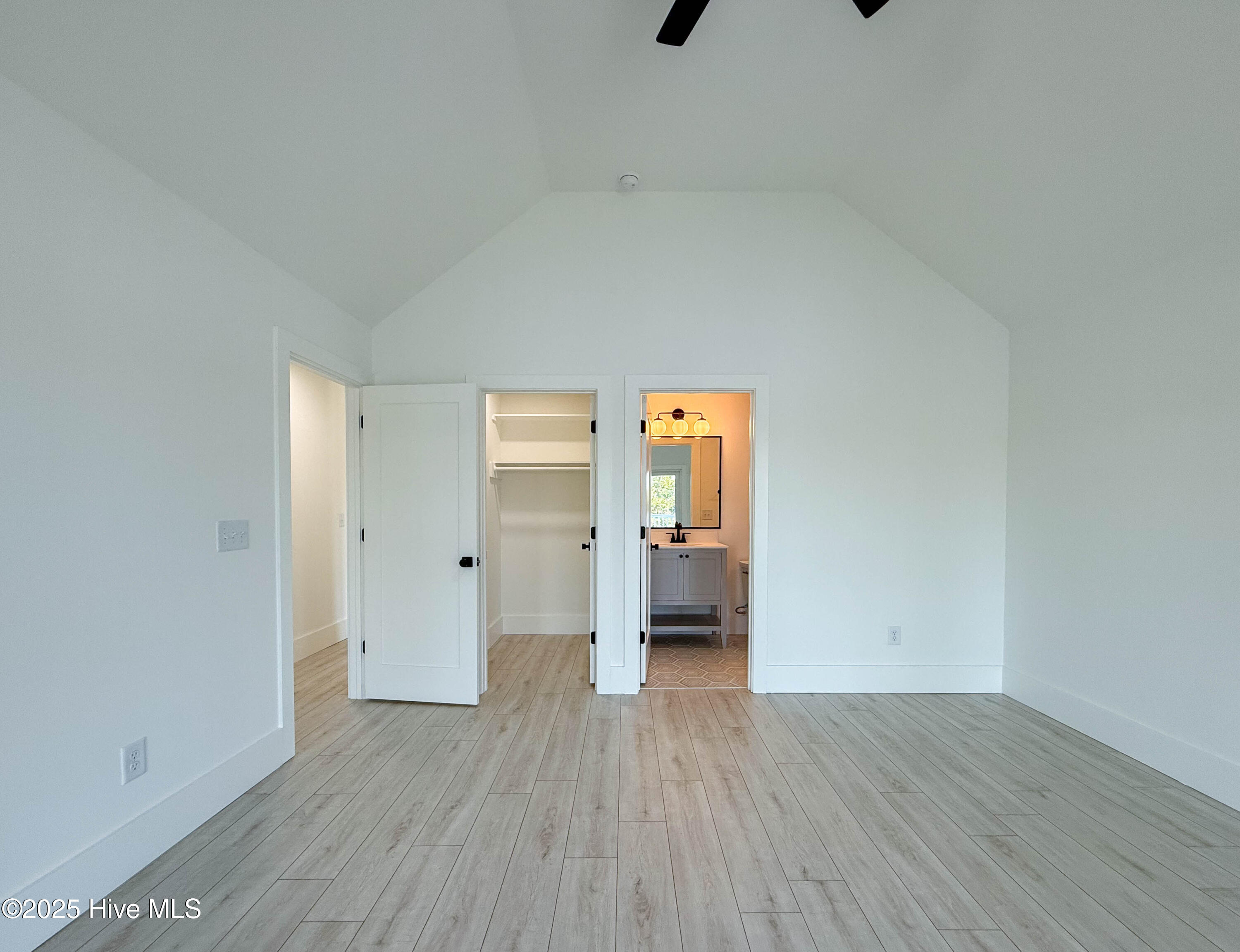 100539536 | Photo 91