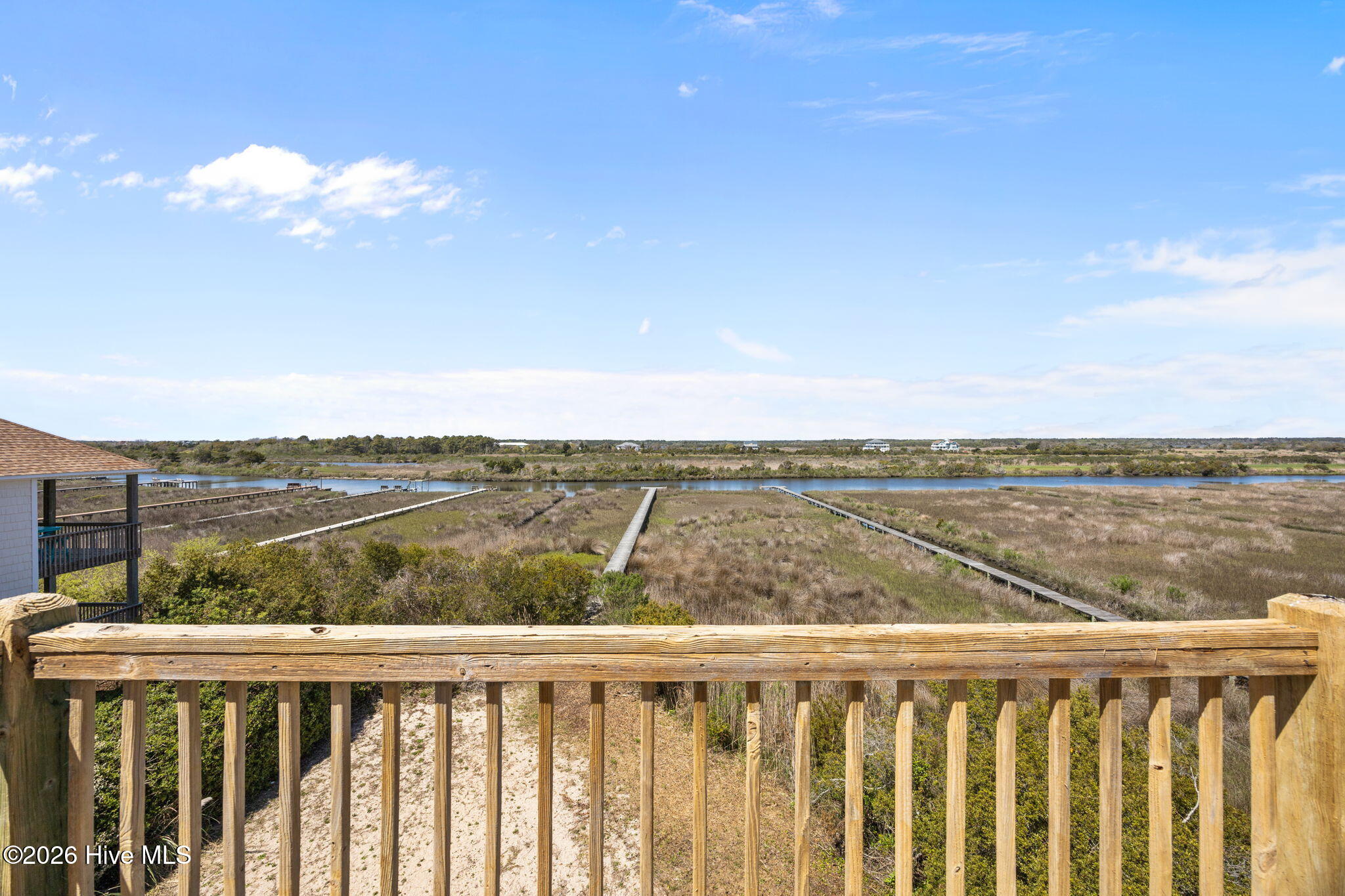 100564989 | Photo 38