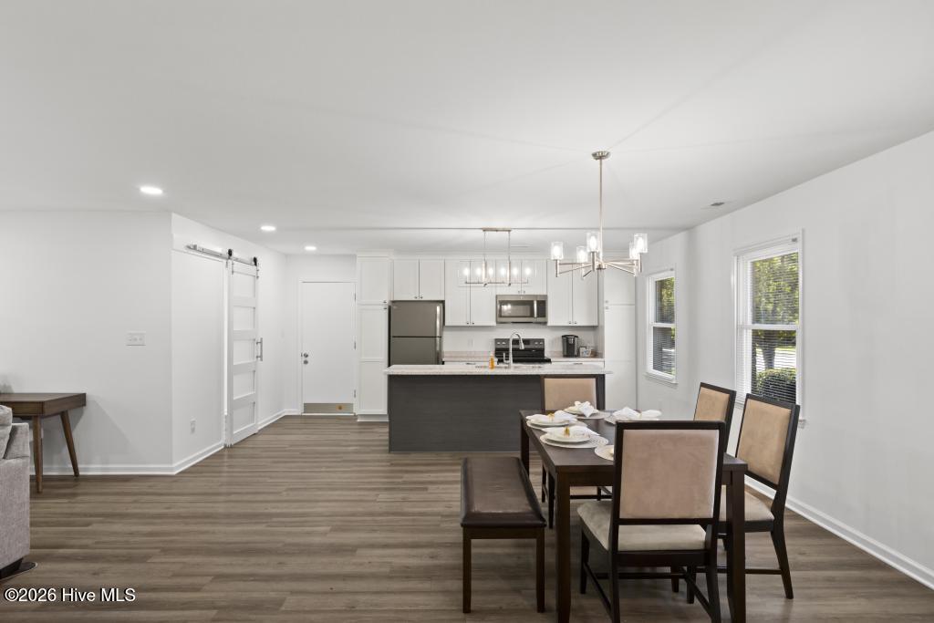 100568069 | Photo 10