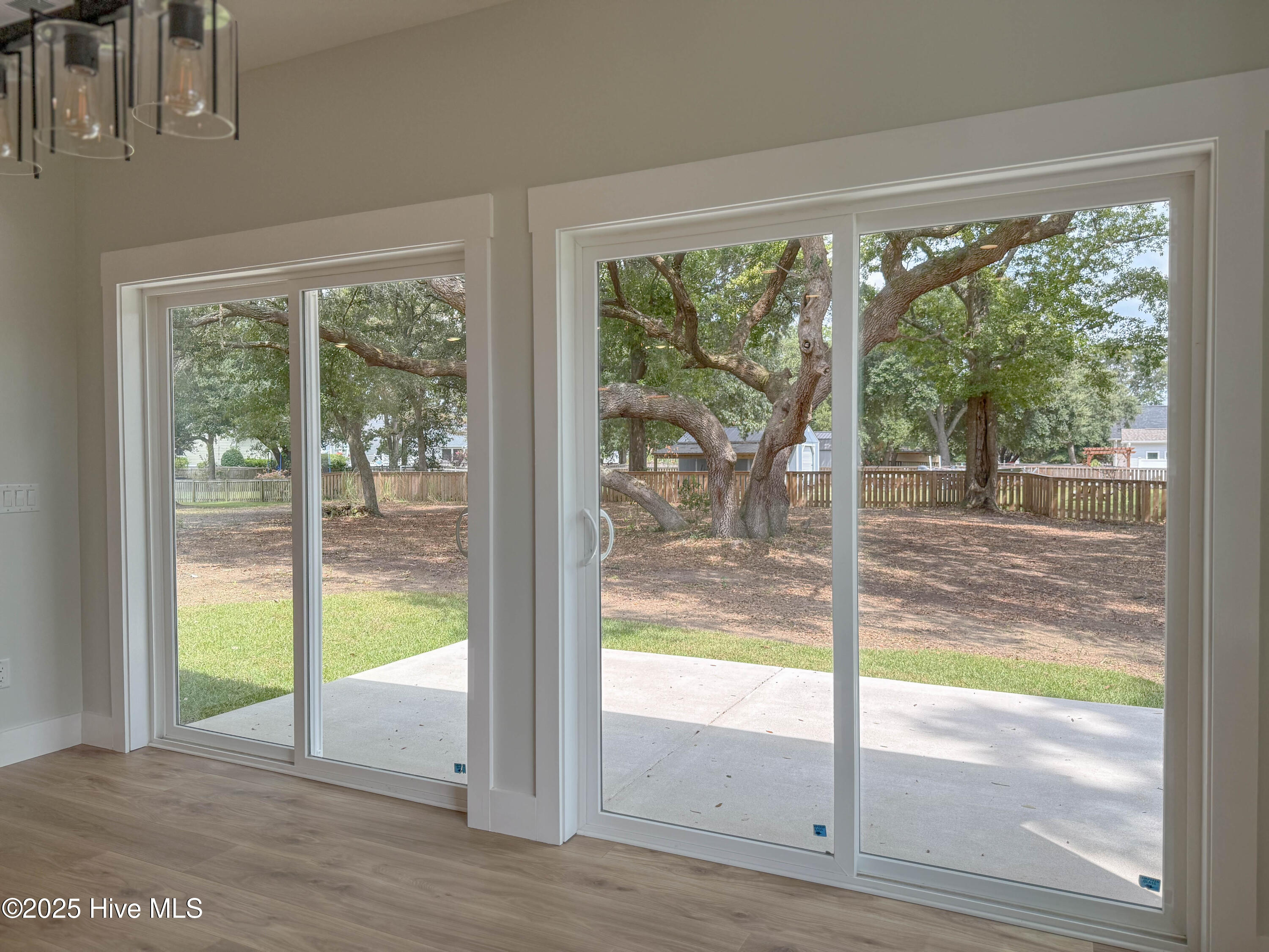 100529852 | Photo 23