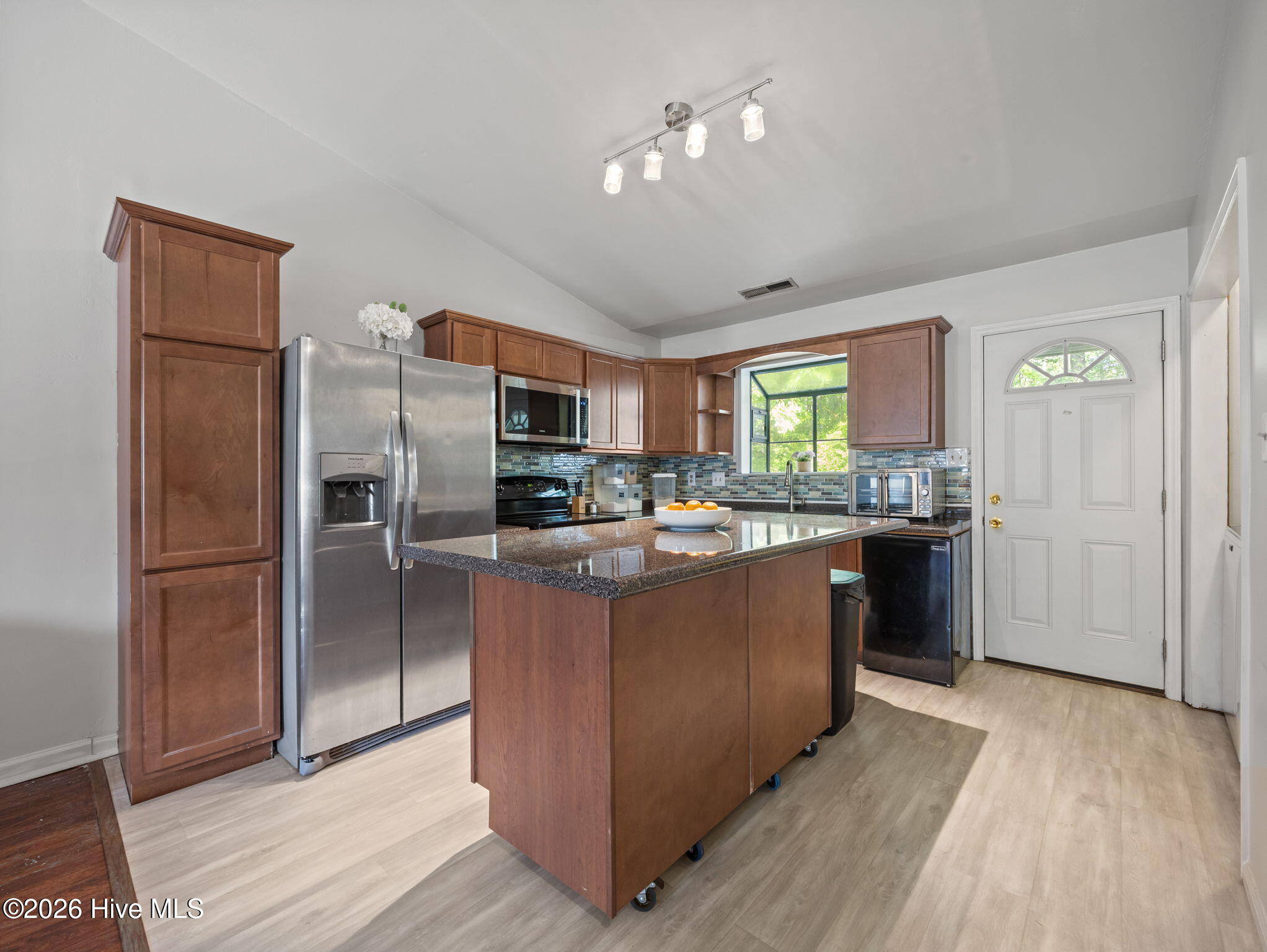 1037 Spring Villa Drive, Jacksonville, NC 28540 – photo 9: 10-web-or-mls-1037 Spring Villa Dr. 15
