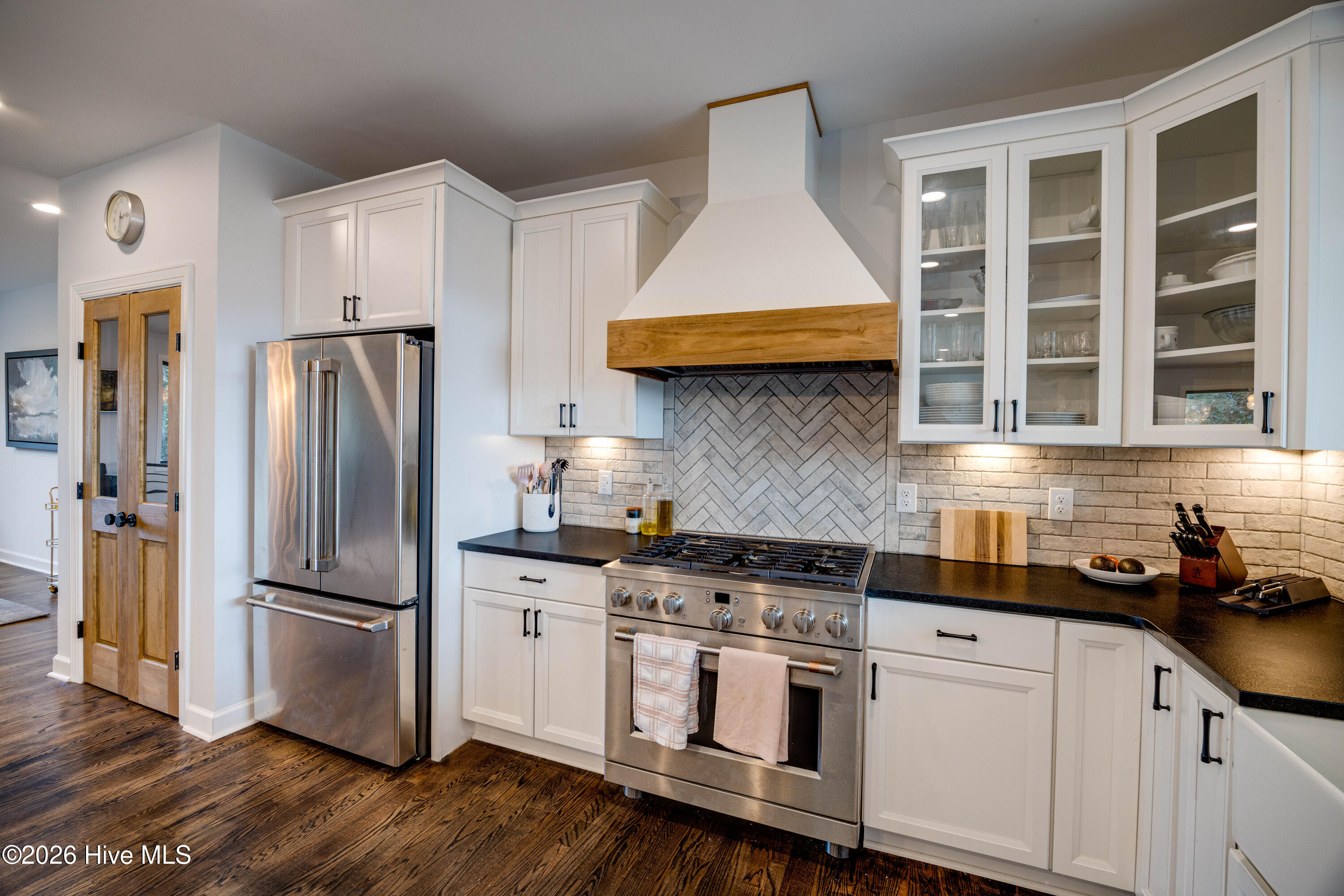 100548978 | Photo 11