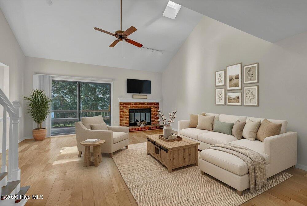 100558387 | Photo 13