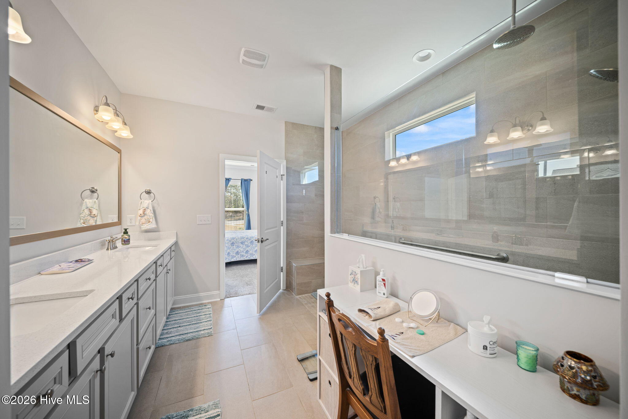 100564414 | Photo 34