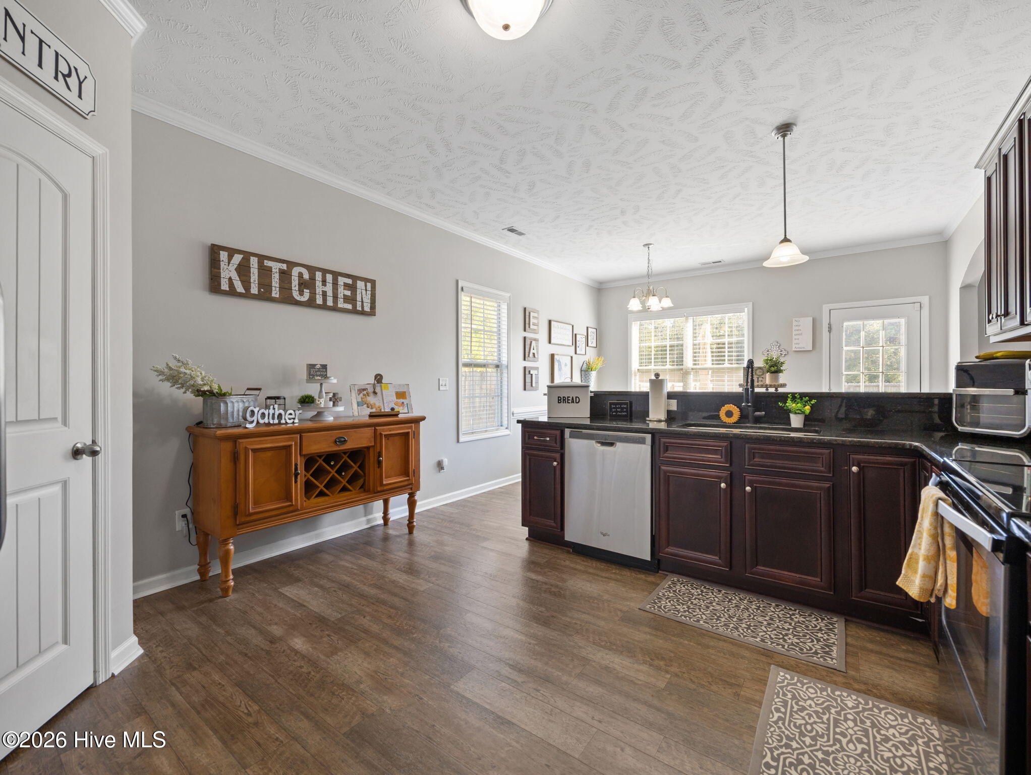 100566701 | Photo 24